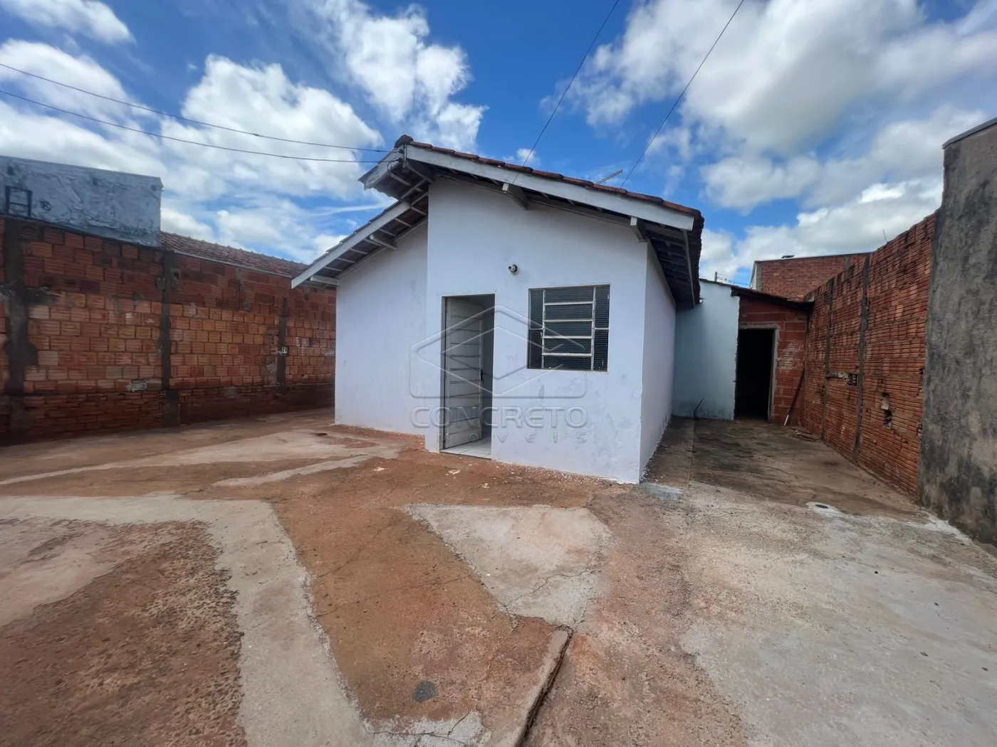 Comprar Casa / Padr&atilde;o em Len&ccedil;&oacute;is Paulista R$ 225.000,00 - Foto 2