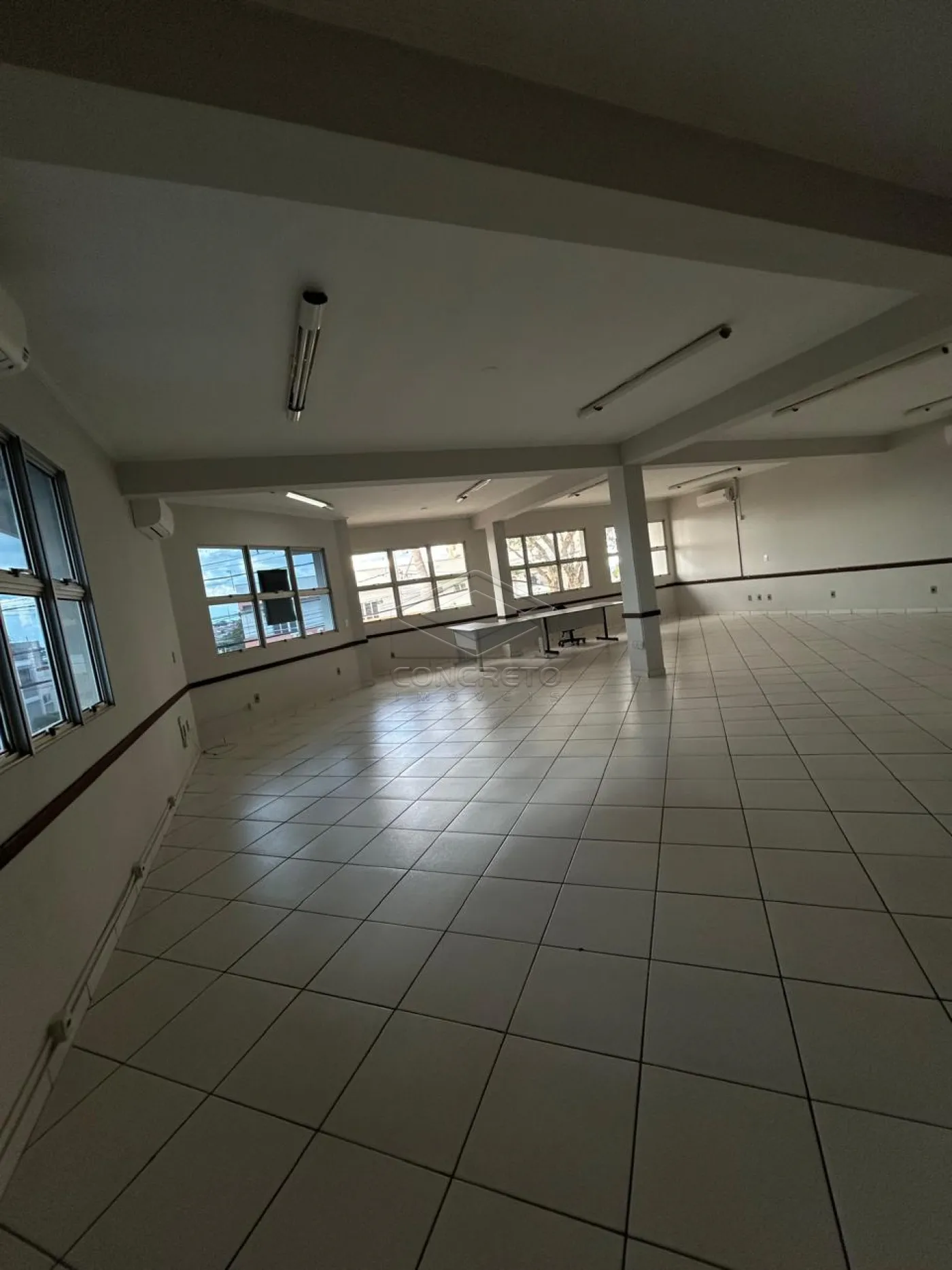 Alugar Comercial / Sala comercial em Len&ccedil;&oacute;is Paulista R$ 3.500,00 - Foto 2