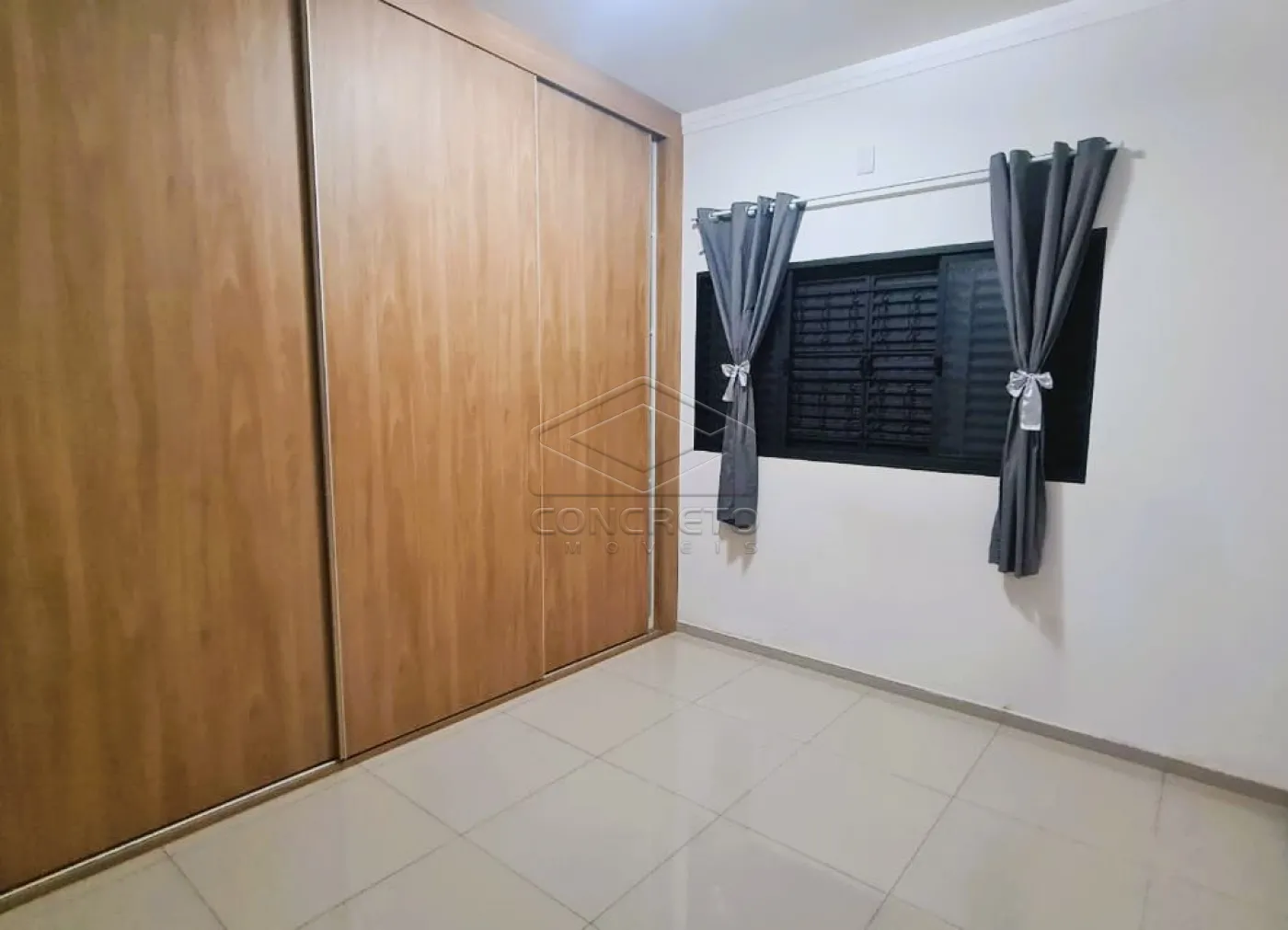 Comprar Casa / Padr&atilde;o em Len&ccedil;&oacute;is Paulista R$ 630.000,00 - Foto 4