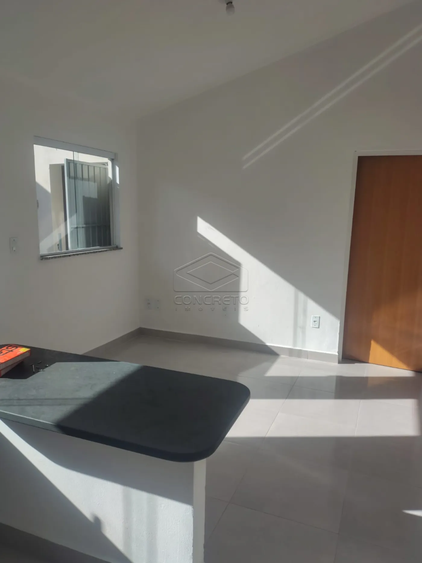 Alugar Casa / Padr&atilde;o em Len&ccedil;&oacute;is Paulista R$ 1.500,00 - Foto 4