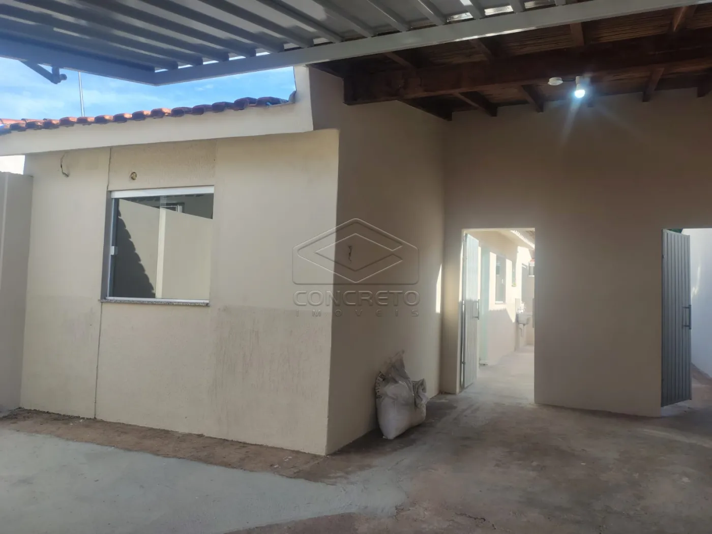 Alugar Casa / Padr&atilde;o em Len&ccedil;&oacute;is Paulista R$ 1.500,00 - Foto 1