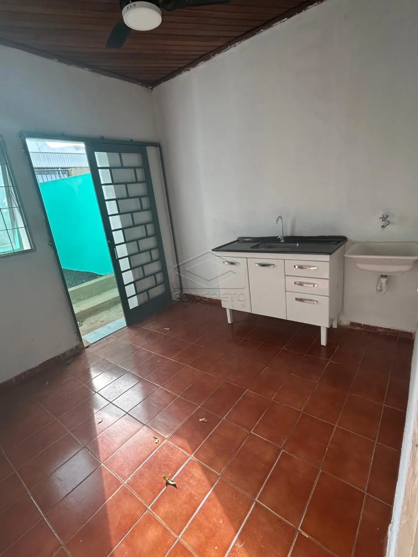 Alugar Casa / Padr&atilde;o em Len&ccedil;&oacute;is Paulista R$ 1.180,00 - Foto 1