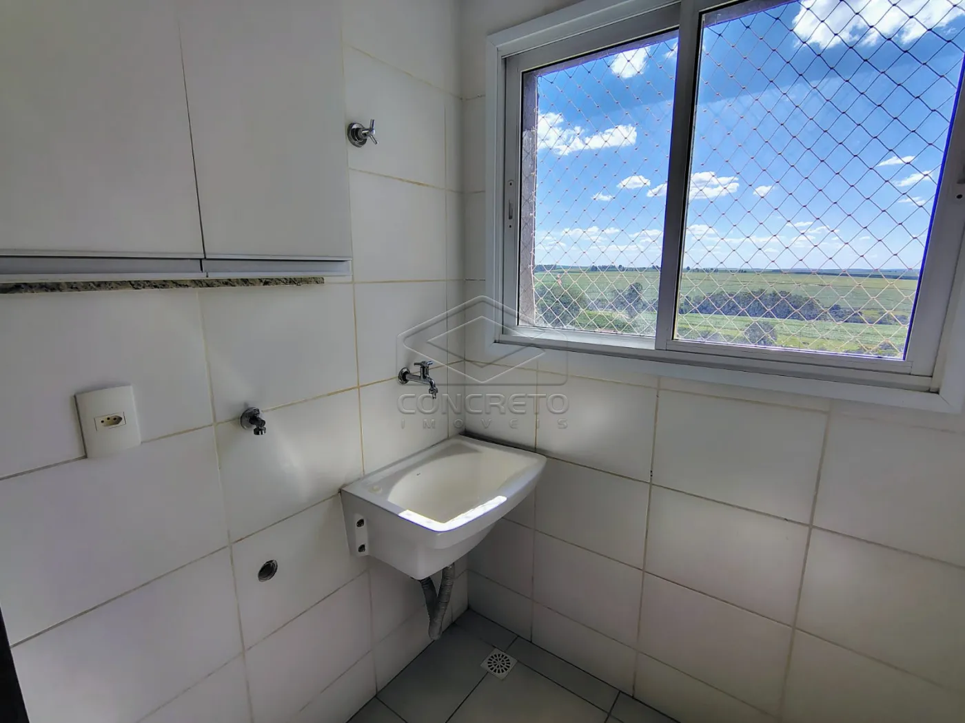 Alugar Apartamento / Padr&atilde;o em Len&ccedil;&oacute;is Paulista R$ 1.800,00 - Foto 2