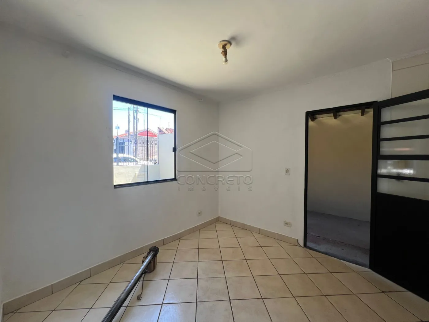 Comprar Casa / Padr&atilde;o em Len&ccedil;&oacute;is Paulista R$ 270.000,00 - Foto 4