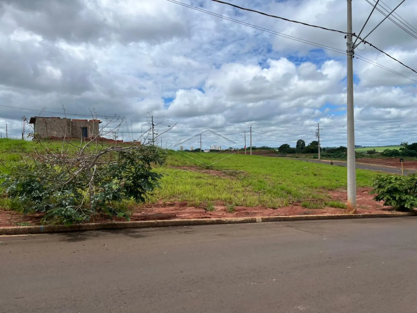 Comprar Terreno / Padr&atilde;o em Len&ccedil;&oacute;is Paulista R$ 165.000,00 - Foto 1
