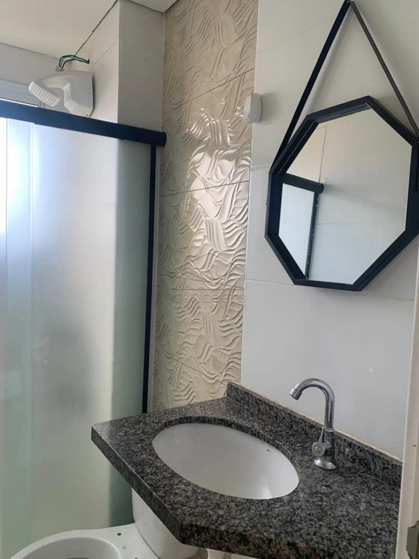 Alugar Apartamento / Padr&atilde;o em Len&ccedil;&oacute;is Paulista R$ 1.500,00 - Foto 1