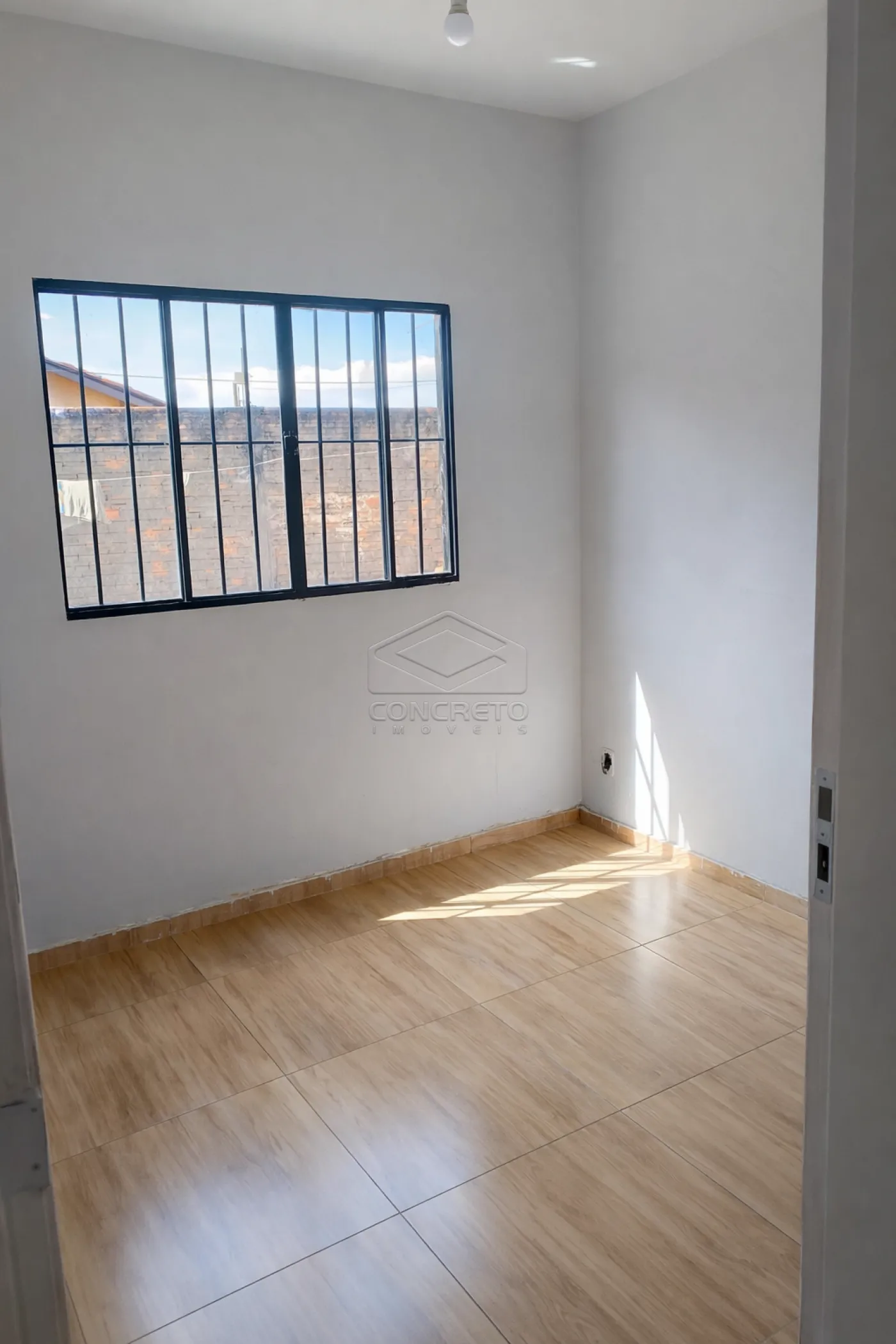 Comprar Casa / Padr&atilde;o em Len&ccedil;&oacute;is Paulista R$ 265.000,00 - Foto 4