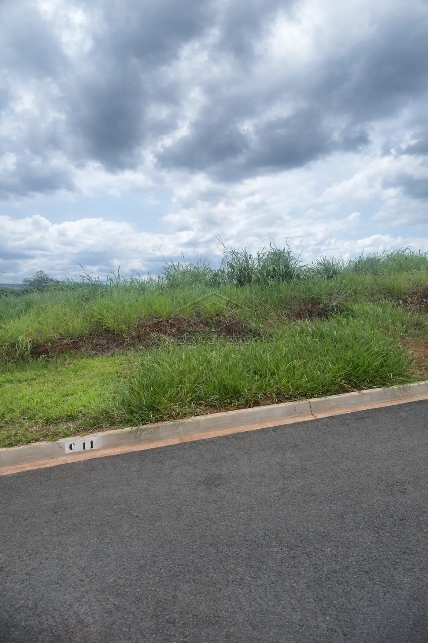 Comprar Terreno / Padr&atilde;o em Len&ccedil;&oacute;is Paulista R$ 208.000,00 - Foto 1