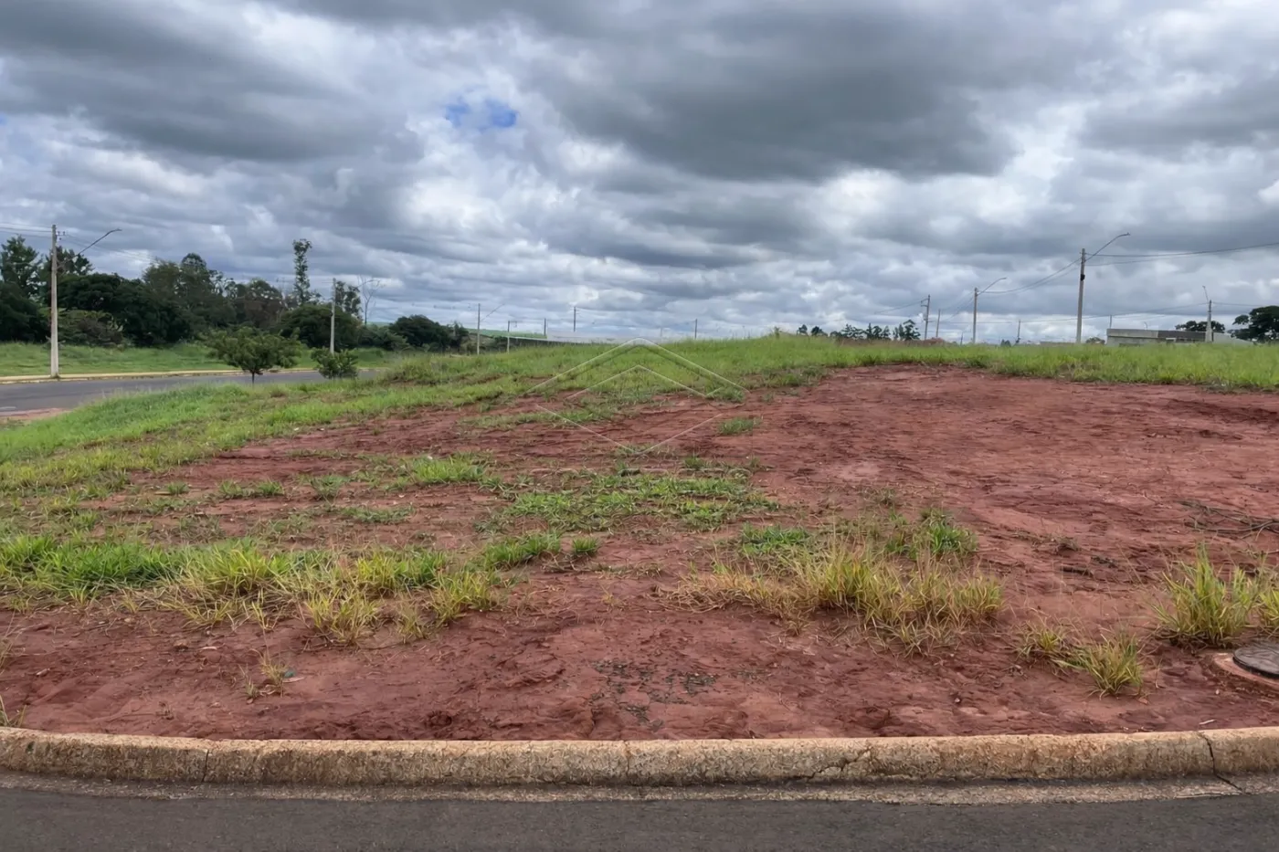 Comprar Terreno / Padr&atilde;o em Len&ccedil;&oacute;is Paulista R$ 175.000,00 - Foto 1