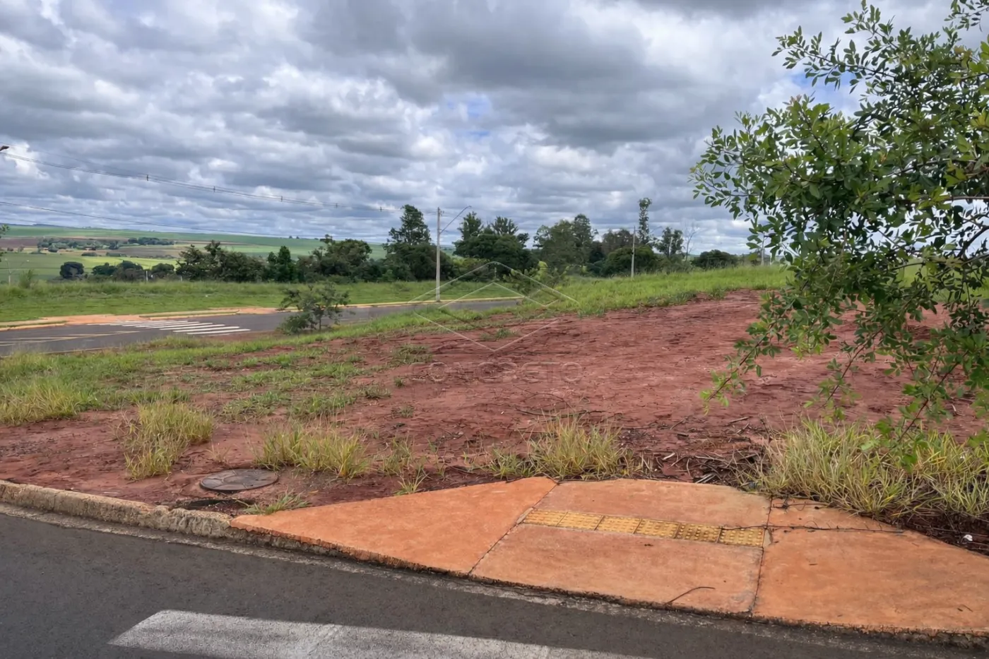 Comprar Terreno / Padr&atilde;o em Len&ccedil;&oacute;is Paulista R$ 175.000,00 - Foto 3