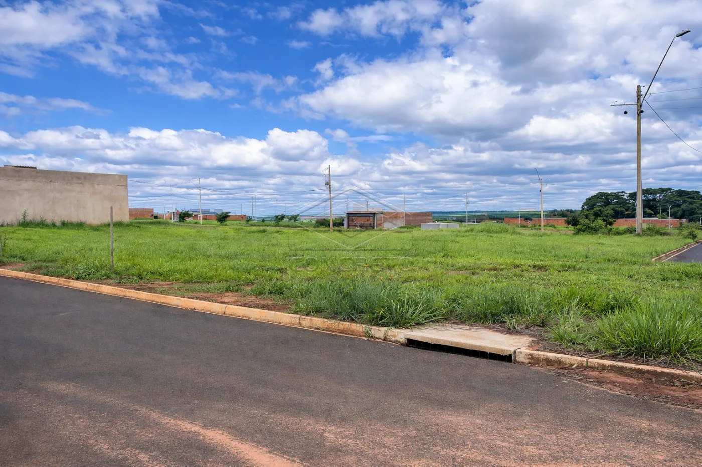 Comprar Terreno / Padr&atilde;o em Len&ccedil;&oacute;is Paulista R$ 170.000,00 - Foto 2