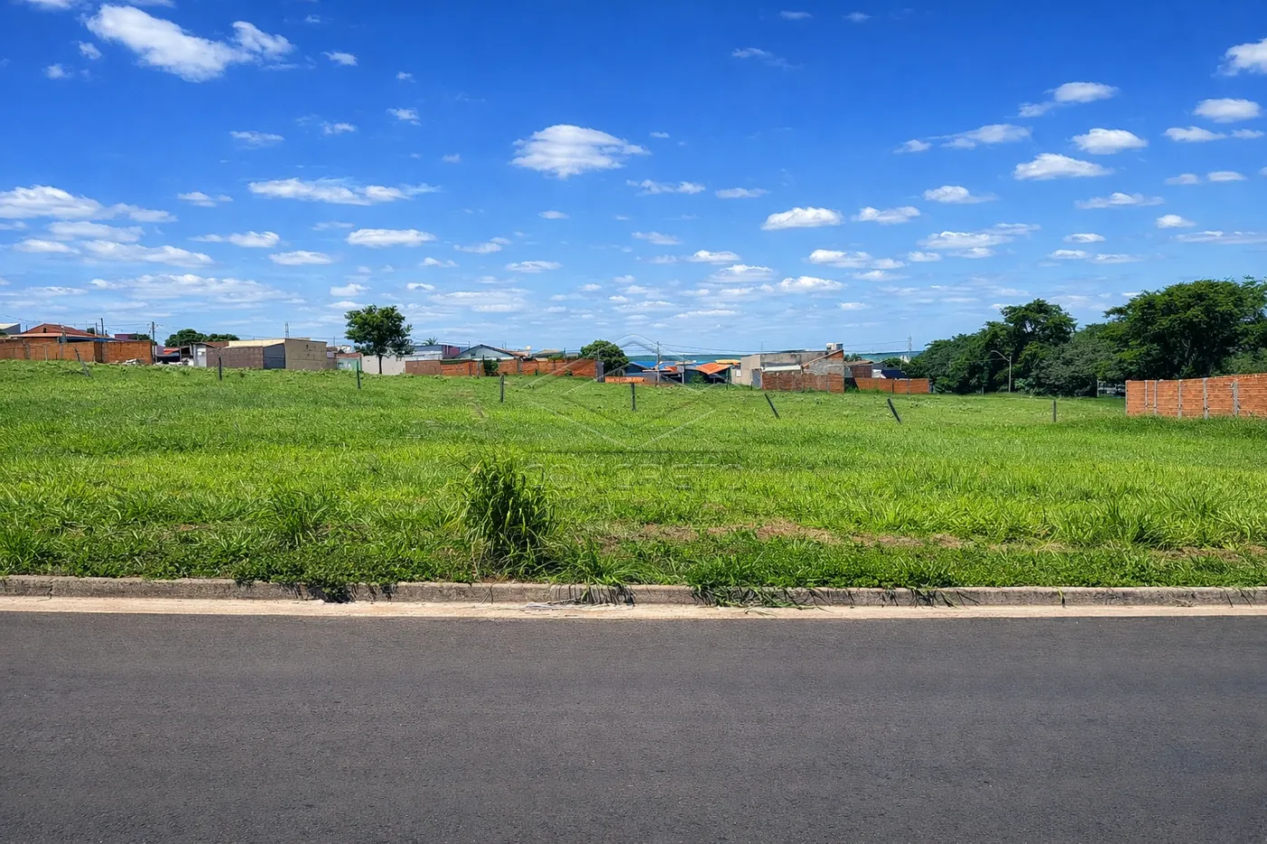 Comprar Terreno / Padr&atilde;o em Len&ccedil;&oacute;is Paulista R$ 143.000,00 - Foto 1