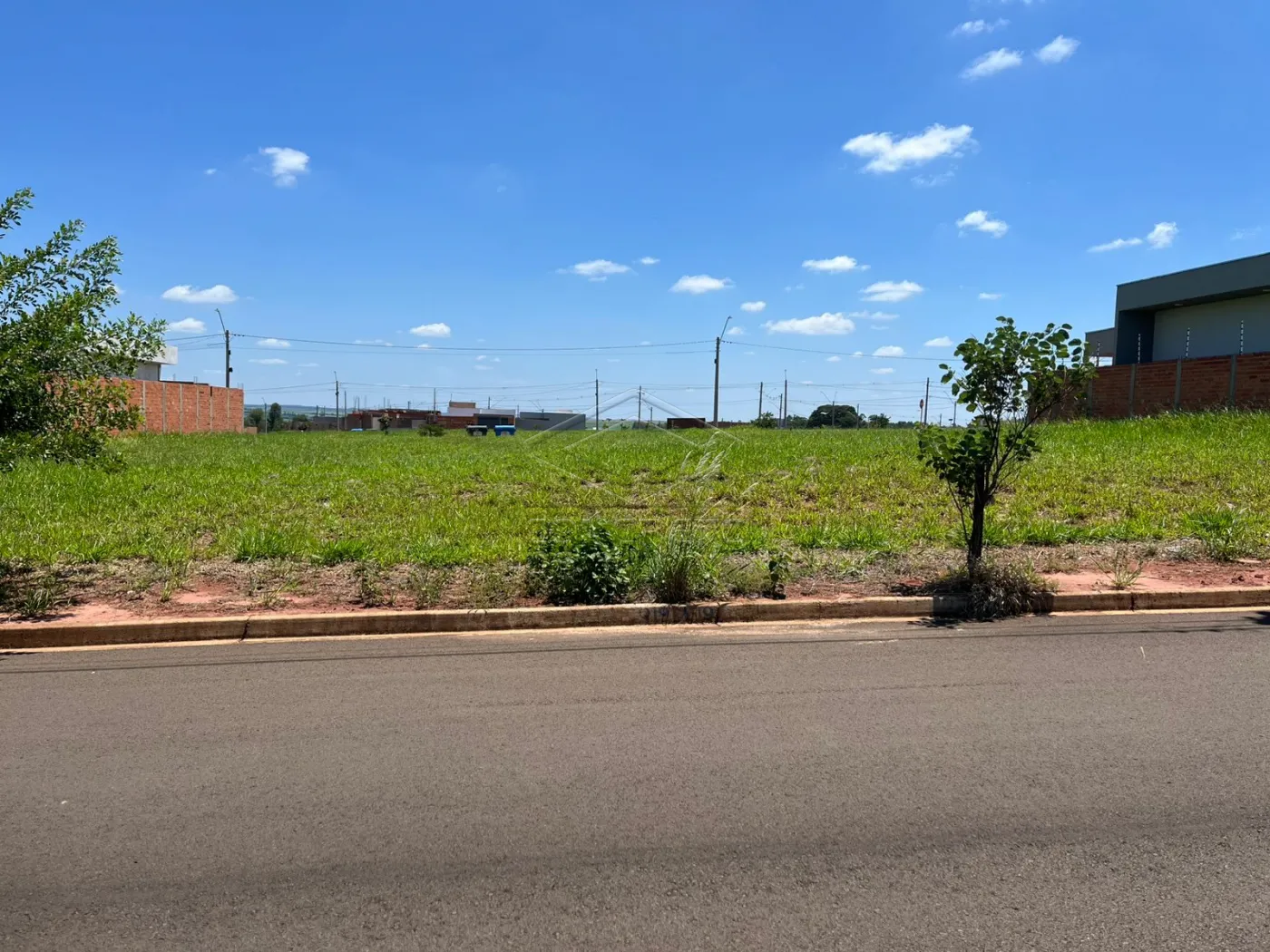 Comprar Terreno / Padr&atilde;o em Len&ccedil;&oacute;is Paulista R$ 159.000,00 - Foto 1