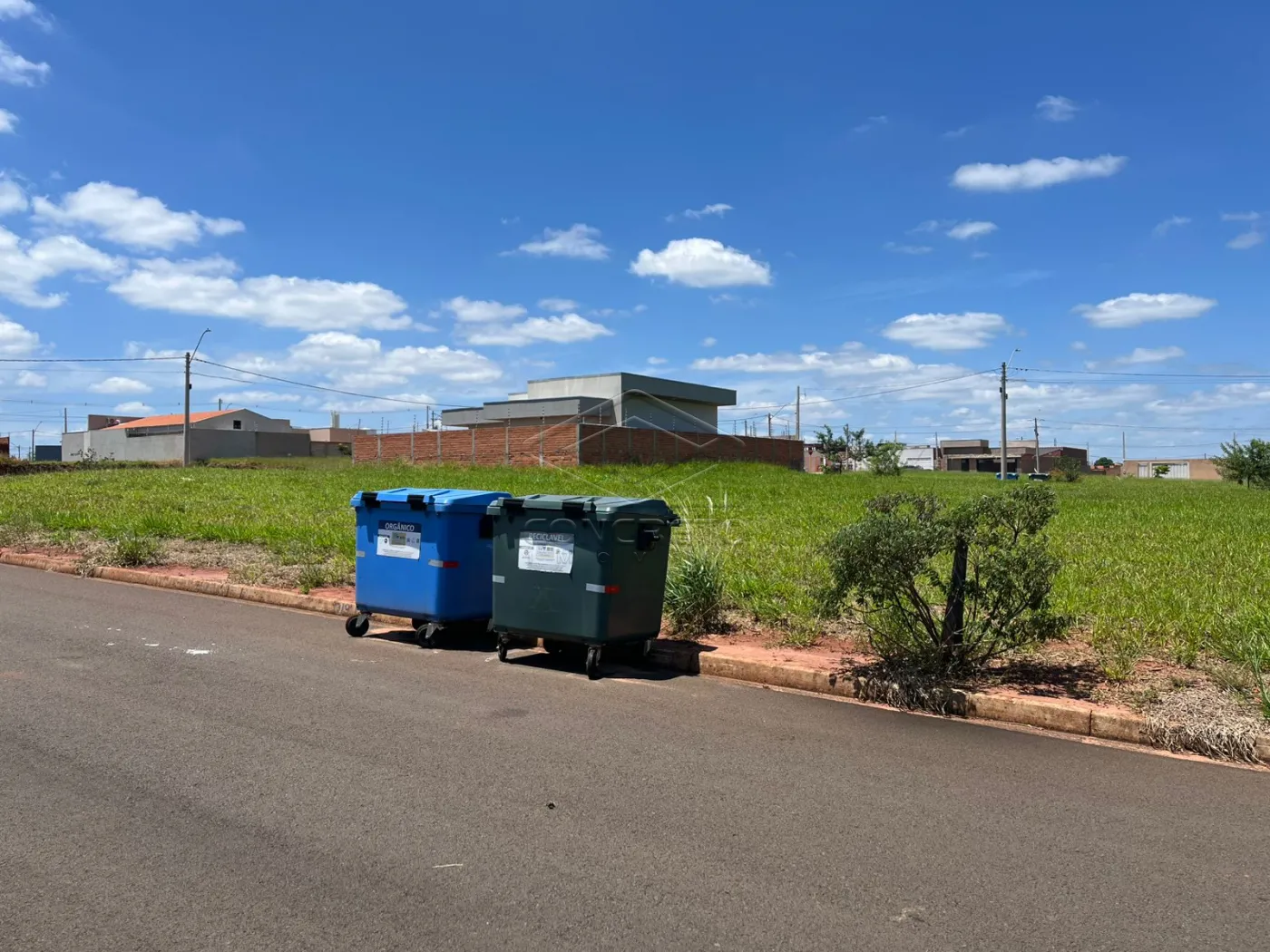 Comprar Terreno / Padr&atilde;o em Len&ccedil;&oacute;is Paulista R$ 159.000,00 - Foto 2