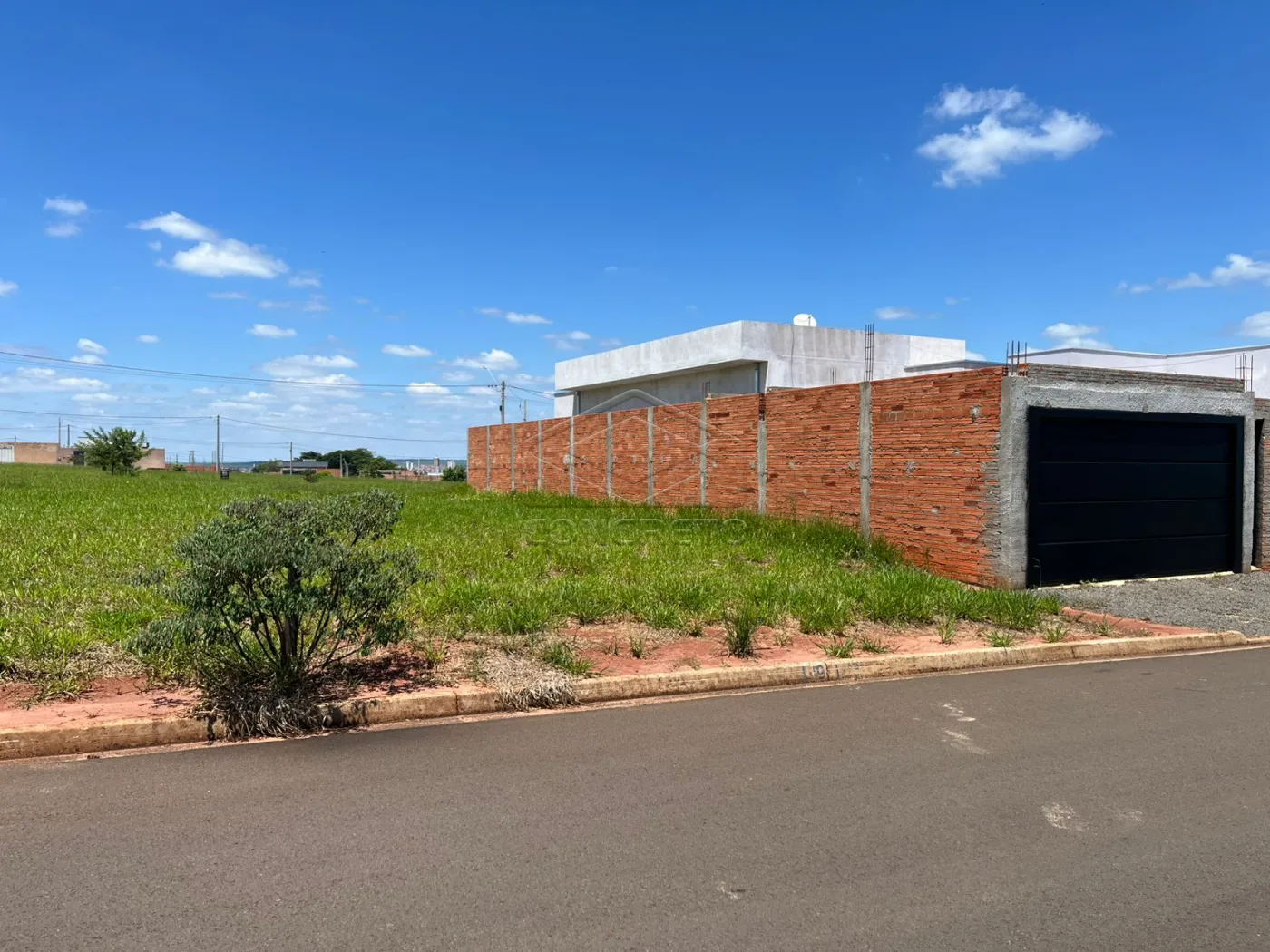 Comprar Terreno / Padr&atilde;o em Len&ccedil;&oacute;is Paulista R$ 159.000,00 - Foto 2
