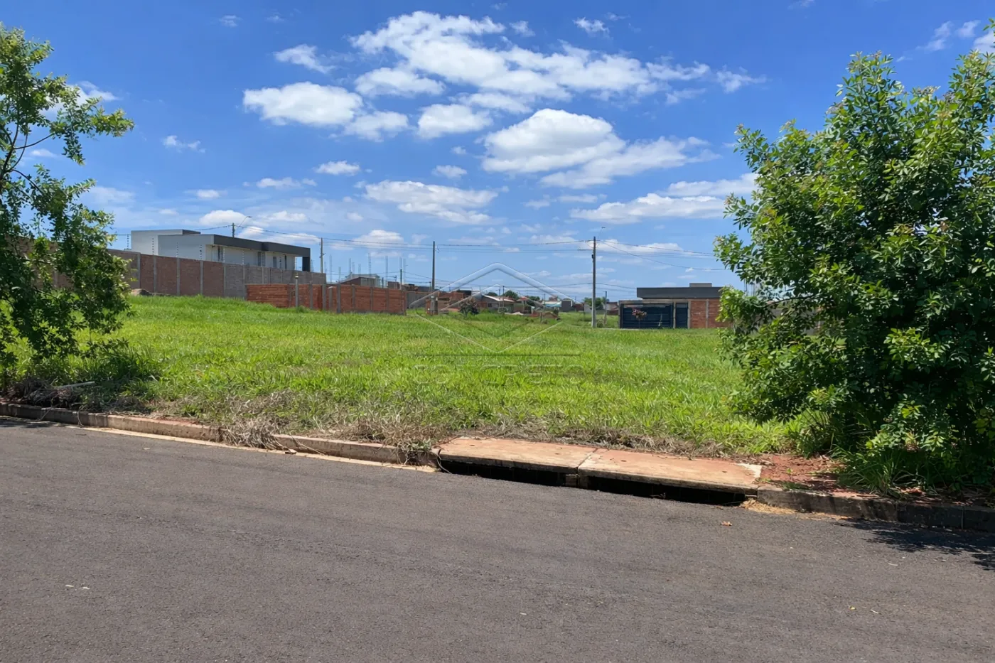 Comprar Terreno / Padr&atilde;o em Len&ccedil;&oacute;is Paulista R$ 159.000,00 - Foto 2