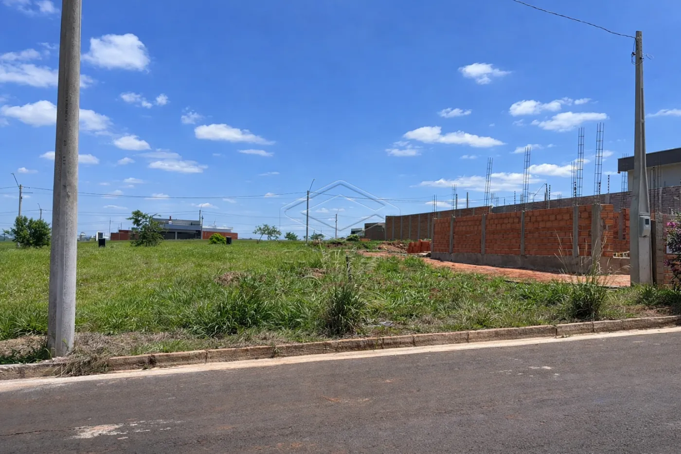 Comprar Terreno / Padr&atilde;o em Len&ccedil;&oacute;is Paulista R$ 159.000,00 - Foto 3