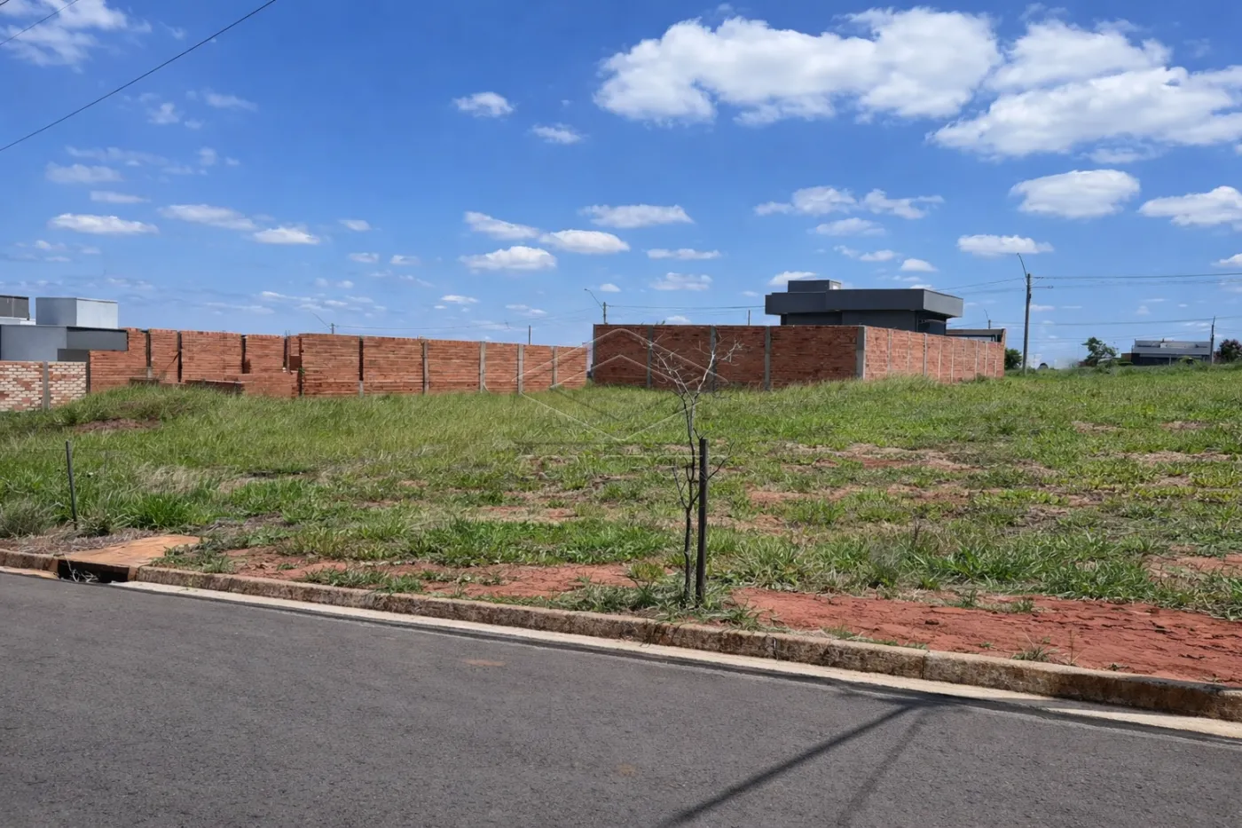 Comprar Terreno / Padr&atilde;o em Len&ccedil;&oacute;is Paulista R$ 159.000,00 - Foto 3