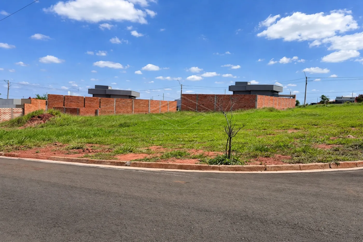 Comprar Terreno / Padr&atilde;o em Len&ccedil;&oacute;is Paulista R$ 159.000,00 - Foto 3