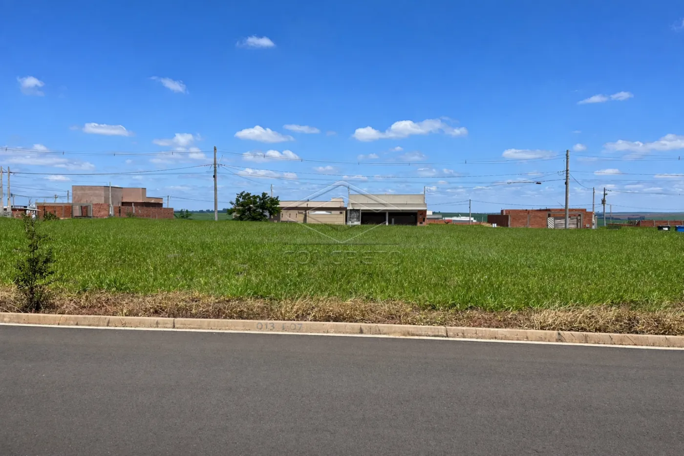 Comprar Terreno / Padr&atilde;o em Len&ccedil;&oacute;is Paulista R$ 233.000,00 - Foto 1