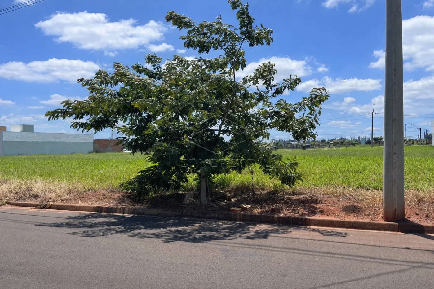 Comprar Terreno / Padr&atilde;o em Len&ccedil;&oacute;is Paulista R$ 233.000,00 - Foto 2
