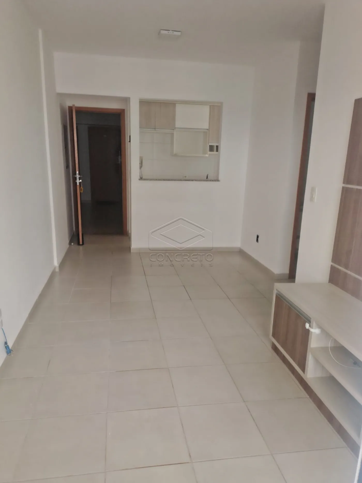 Alugar Apartamento / Padr&atilde;o em Len&ccedil;&oacute;is Paulista R$ 2.000,00 - Foto 1