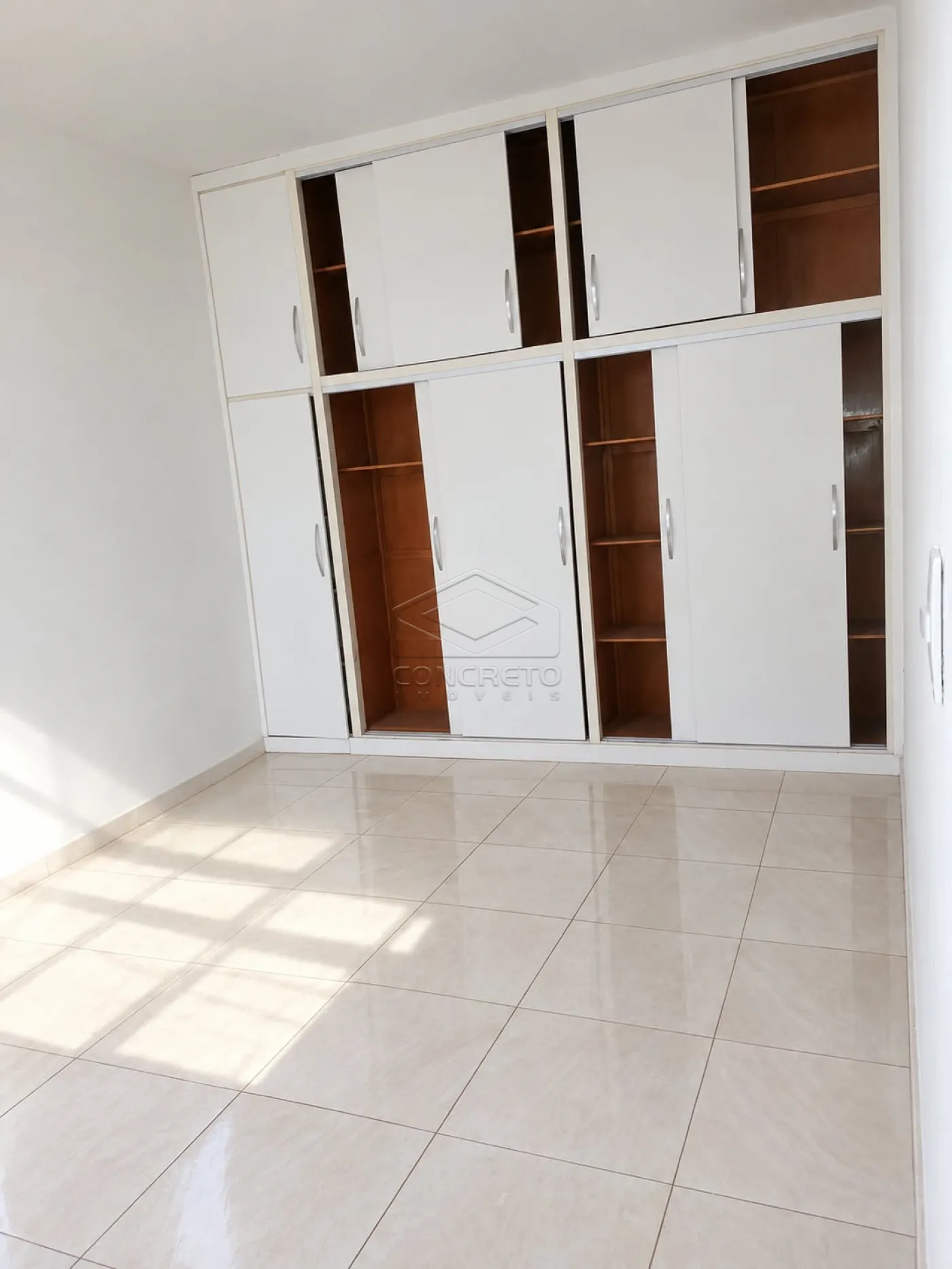 Alugar Comercial / Casa em Len&ccedil;&oacute;is Paulista R$ 8.000,00 - Foto 2
