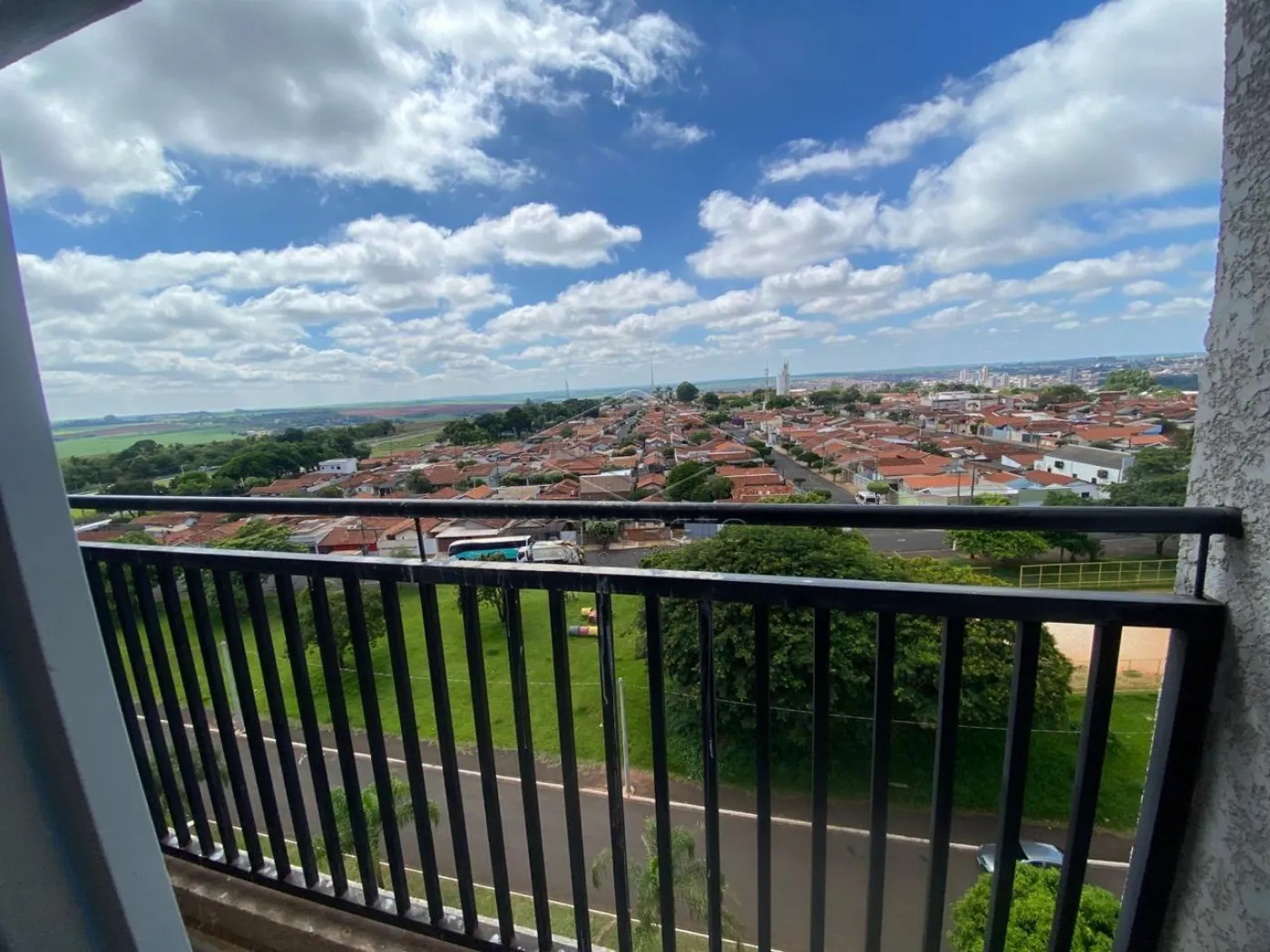 Alugar Apartamento / Padr&atilde;o em Len&ccedil;&oacute;is Paulista R$ 1.400,00 - Foto 10