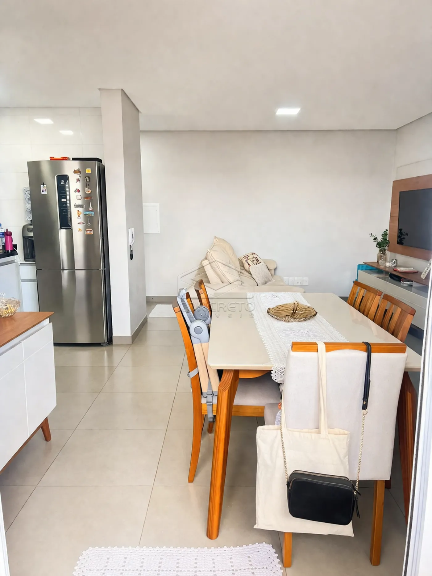 Comprar Apartamento / Mobiliado em Len&ccedil;&oacute;is Paulista R$ 630.000,00 - Foto 2