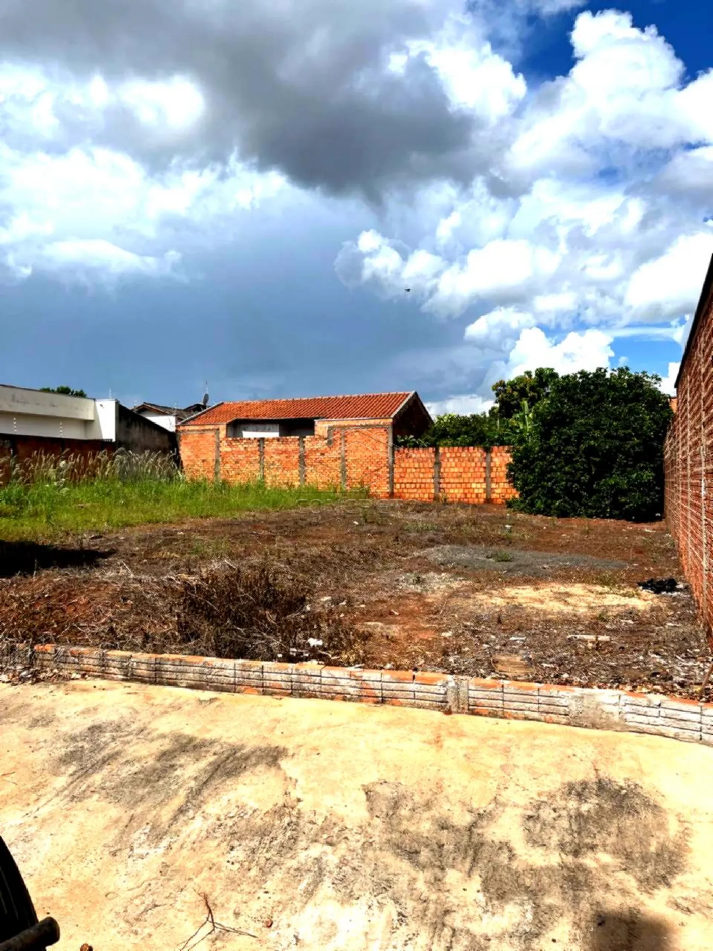 Comprar Terreno / Padr&atilde;o em Len&ccedil;&oacute;is Paulista R$ 160.000,00 - Foto 1