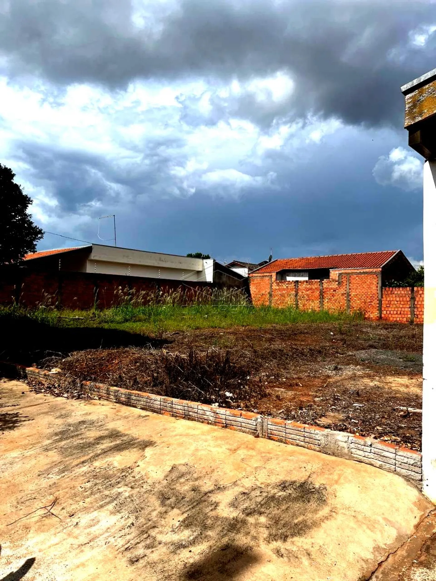 Comprar Terreno / Padr&atilde;o em Len&ccedil;&oacute;is Paulista R$ 160.000,00 - Foto 2