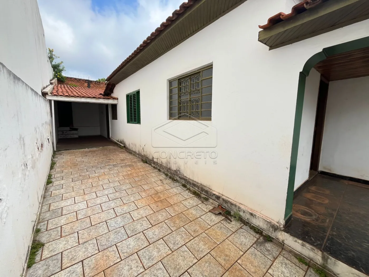 Comprar Casa / Padr&atilde;o em Len&ccedil;&oacute;is Paulista R$ 200.000,00 - Foto 2