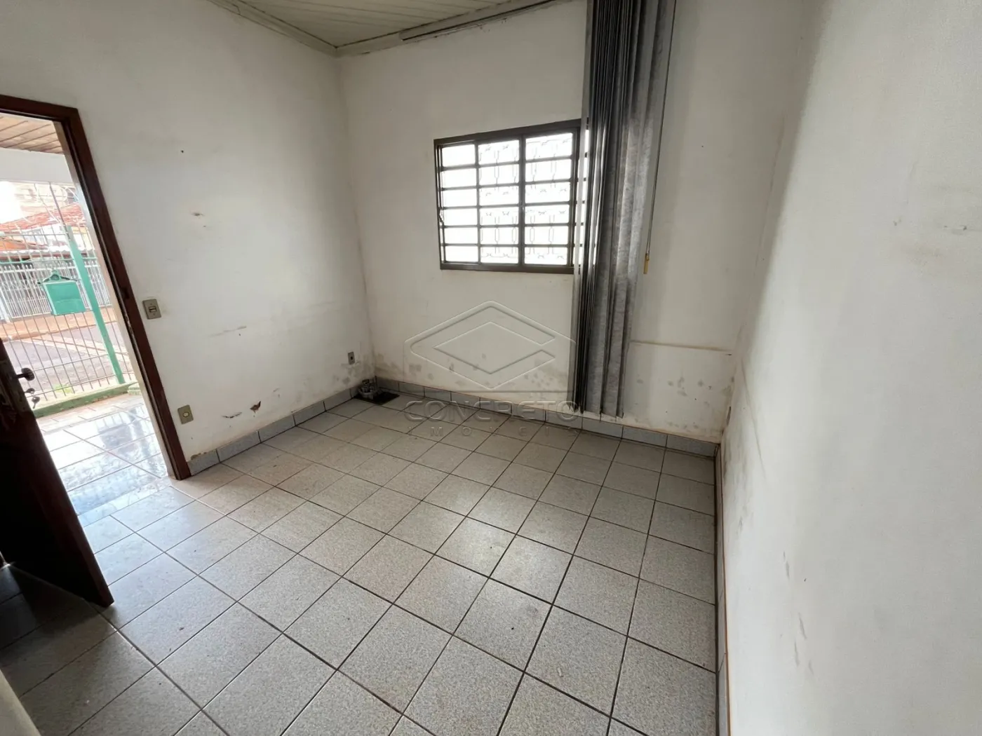 Comprar Casa / Padr&atilde;o em Len&ccedil;&oacute;is Paulista R$ 200.000,00 - Foto 3