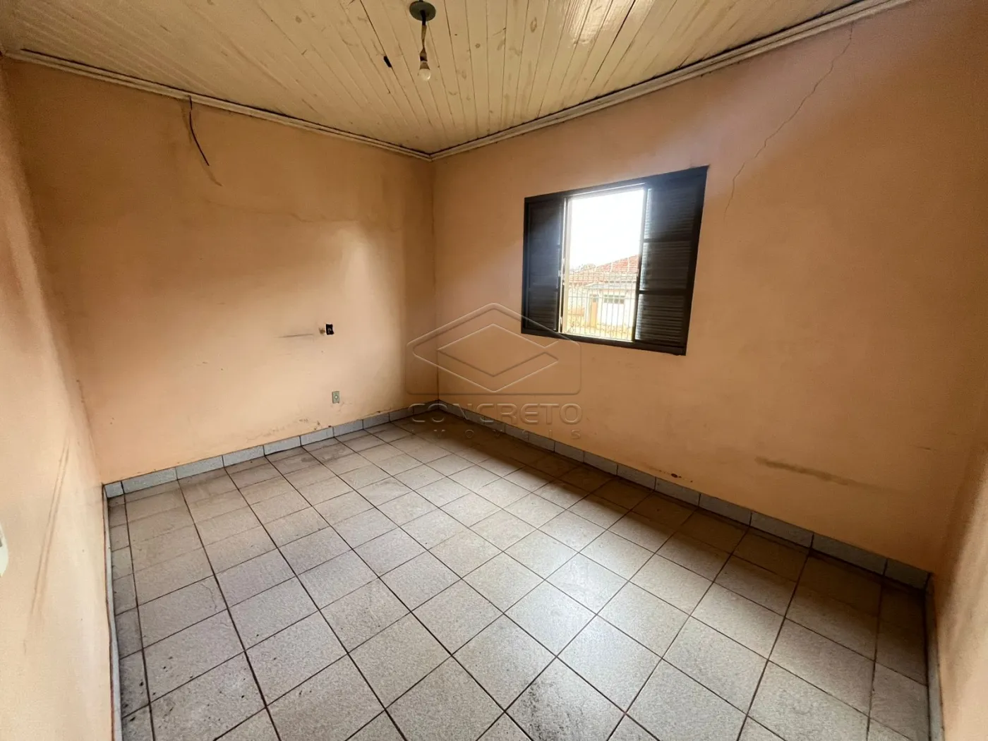 Comprar Casa / Padr&atilde;o em Len&ccedil;&oacute;is Paulista R$ 200.000,00 - Foto 8