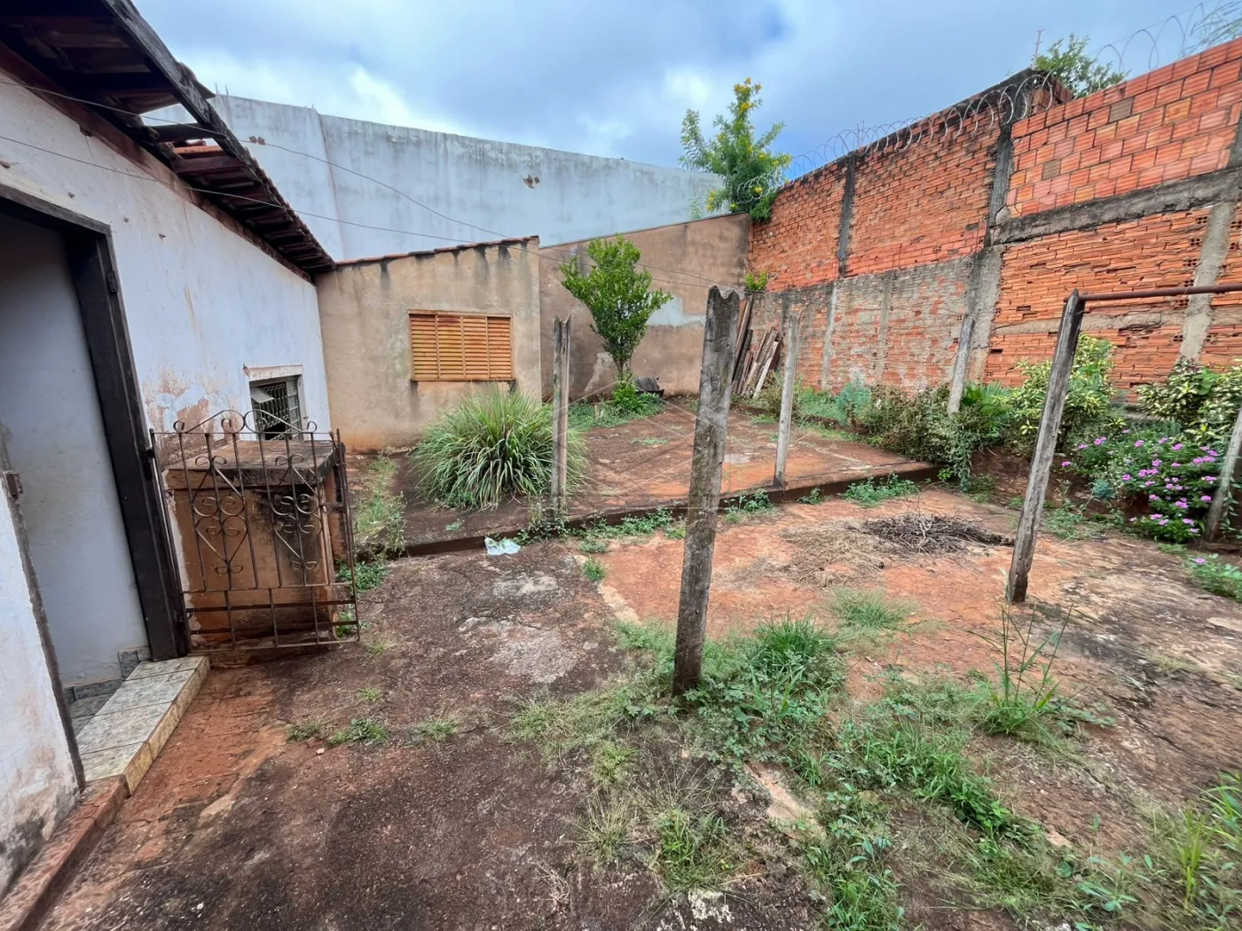 Comprar Casa / Padr&atilde;o em Len&ccedil;&oacute;is Paulista R$ 200.000,00 - Foto 10