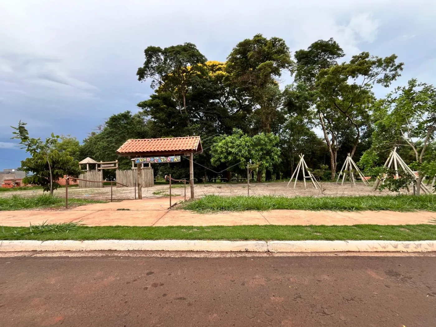 Comprar Terreno / Padr&atilde;o em Len&ccedil;&oacute;is Paulista R$ 139.000,00 - Foto 9