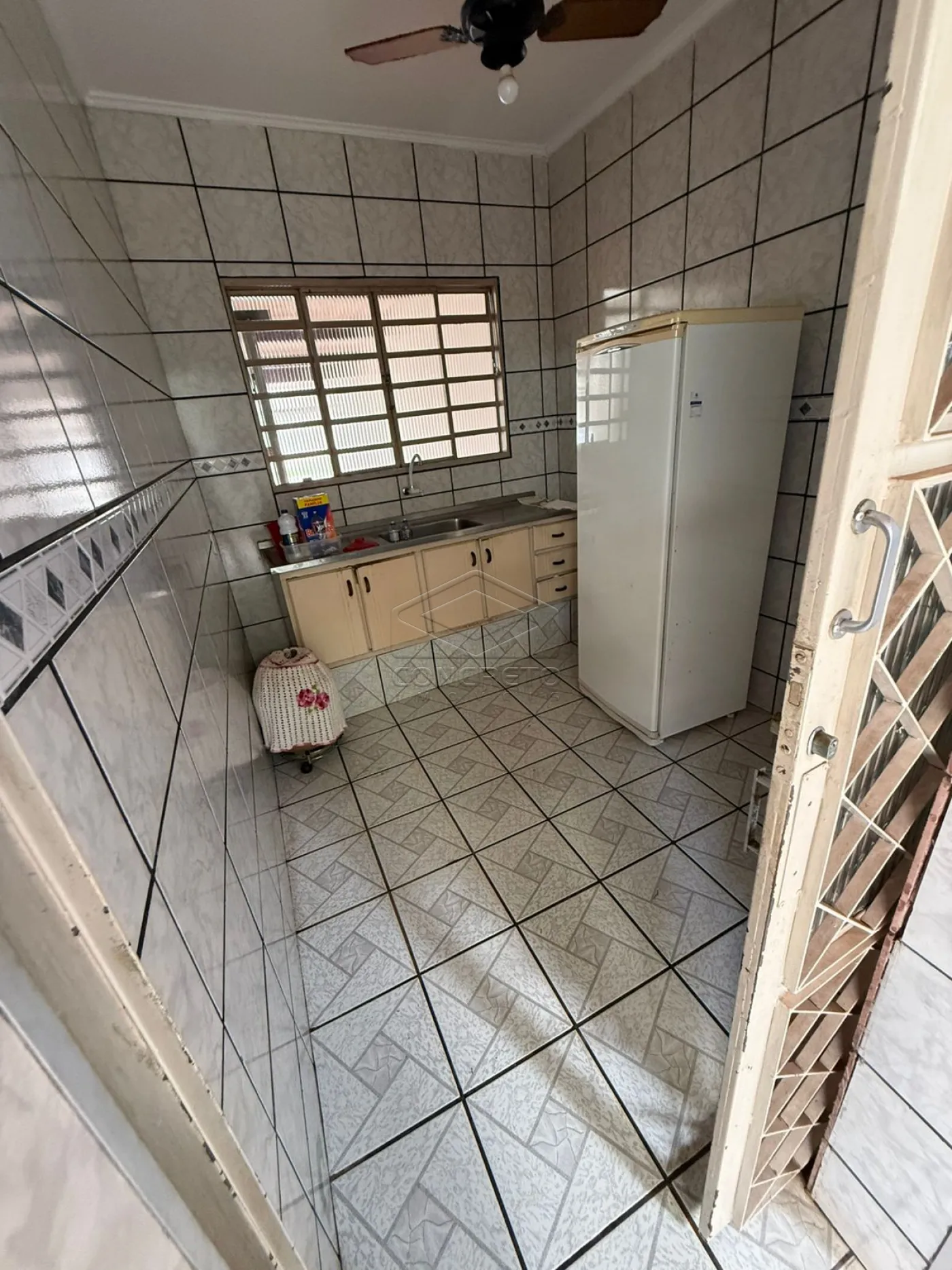 Comprar Casa / Padr&atilde;o em Len&ccedil;&oacute;is Paulista R$ 450.000,00 - Foto 3