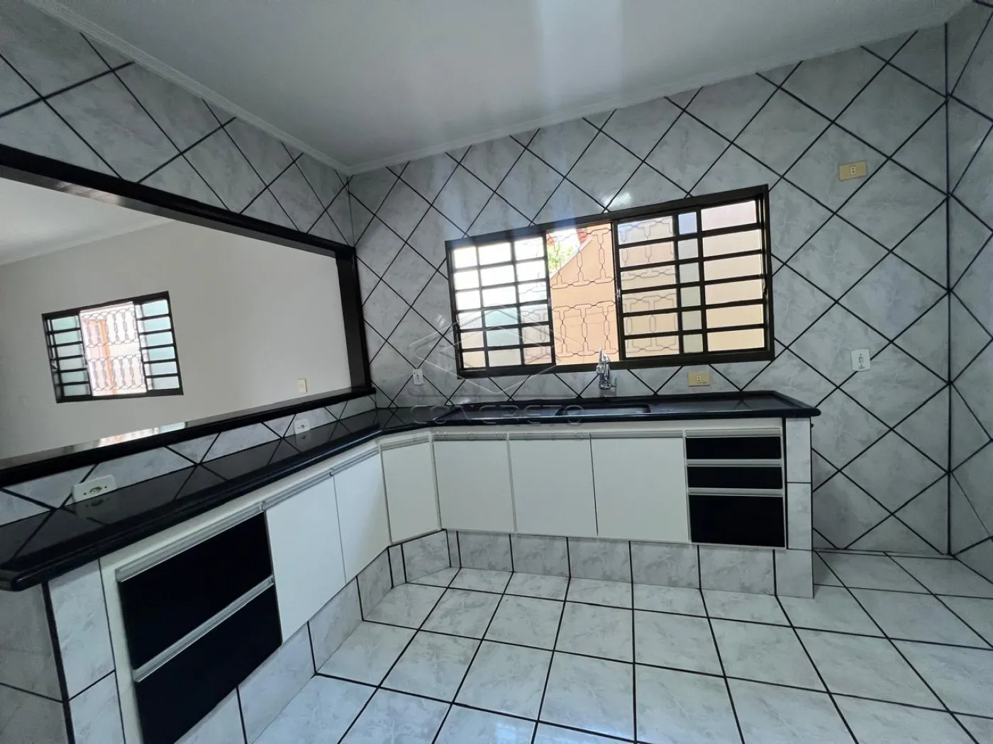 Comprar Casa / Sobrado em Len&ccedil;&oacute;is Paulista R$ 750.000,00 - Foto 10