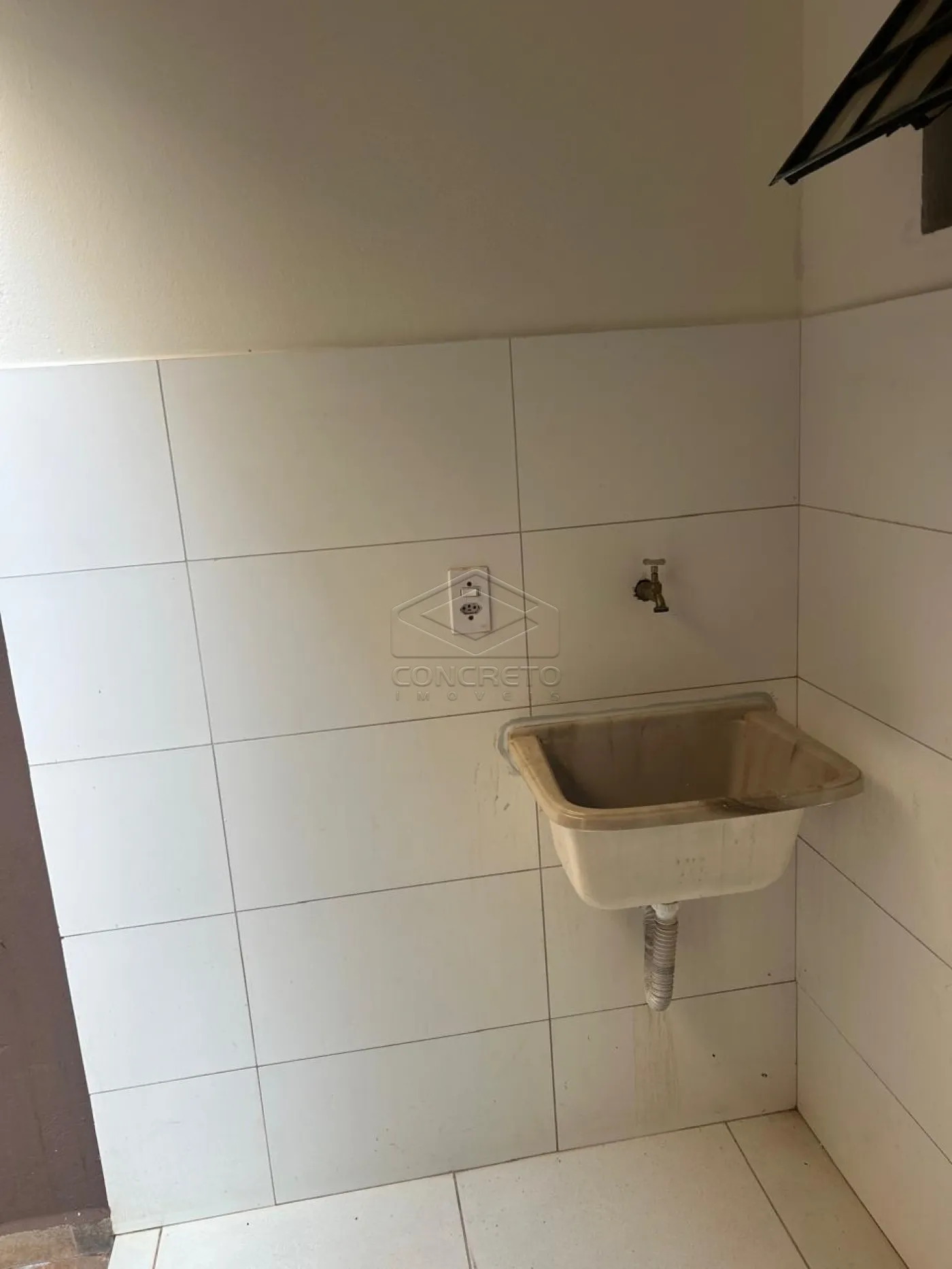 Alugar Apartamento / Kitnet em Len&ccedil;&oacute;is Paulista R$ 900,00 - Foto 2