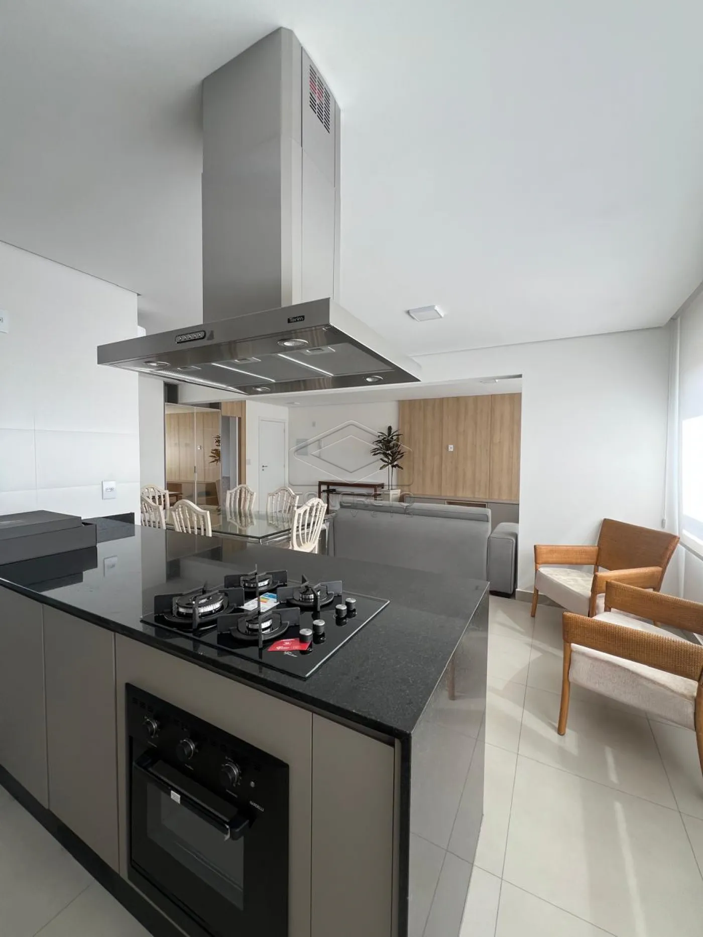 Alugar Apartamento / Mobiliado em Len&ccedil;&oacute;is Paulista R$ 4.000,00 - Foto 2