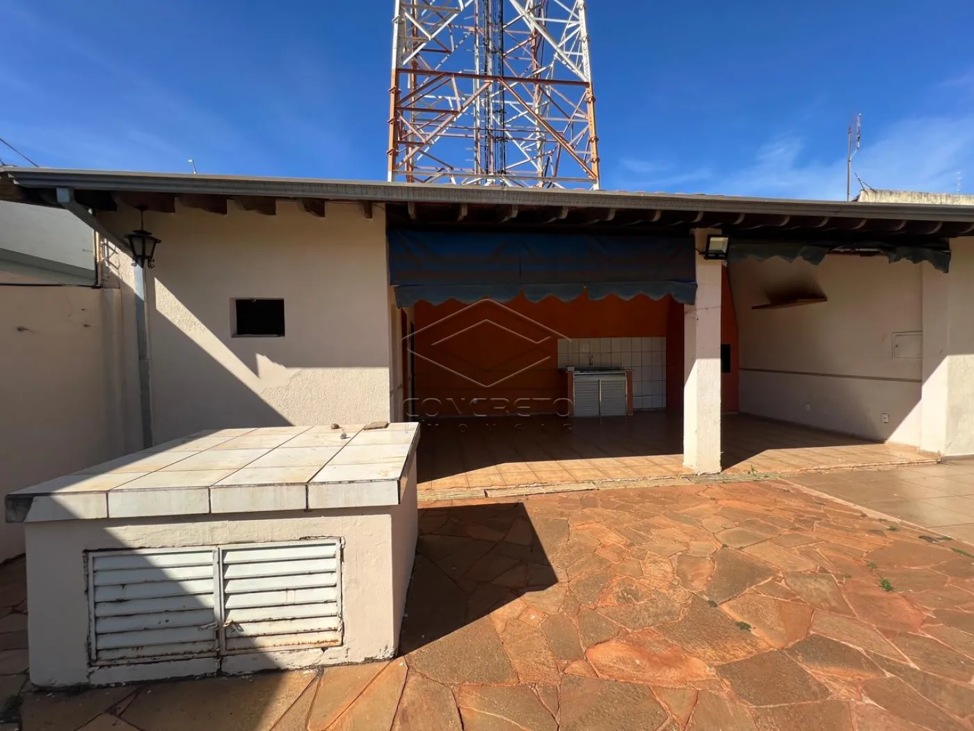 Alugar Casa / Padr&atilde;o em Len&ccedil;&oacute;is Paulista R$ 3.000,00 - Foto 1