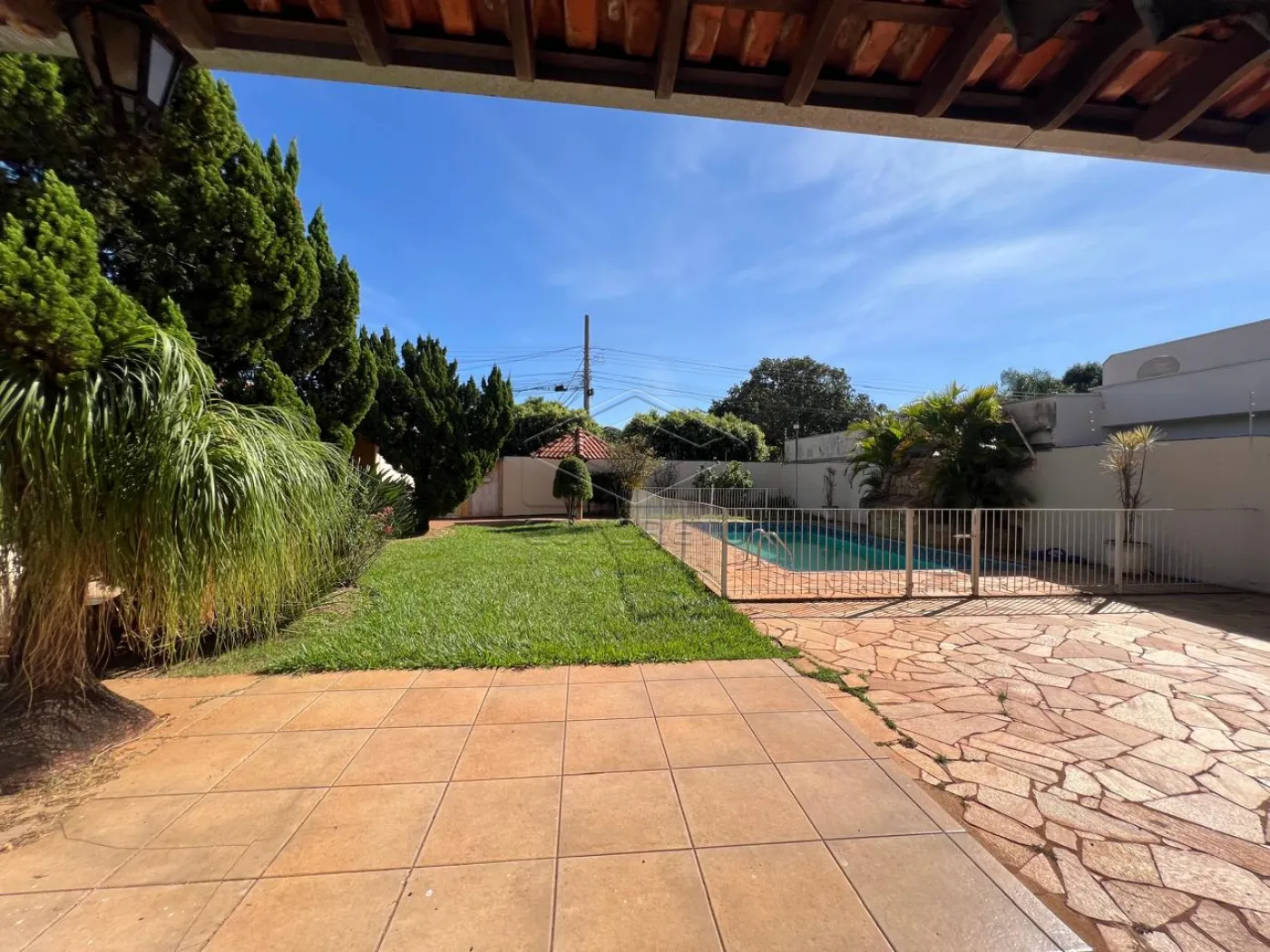 Alugar Casa / Padr&atilde;o em Len&ccedil;&oacute;is Paulista R$ 3.000,00 - Foto 4
