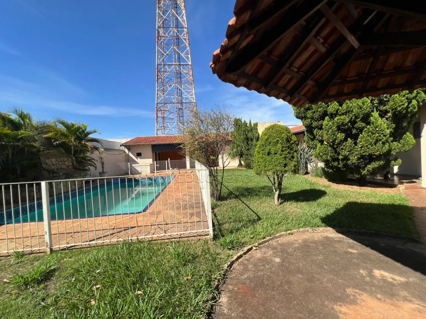 Alugar Casa / Padr&atilde;o em Len&ccedil;&oacute;is Paulista R$ 3.000,00 - Foto 22