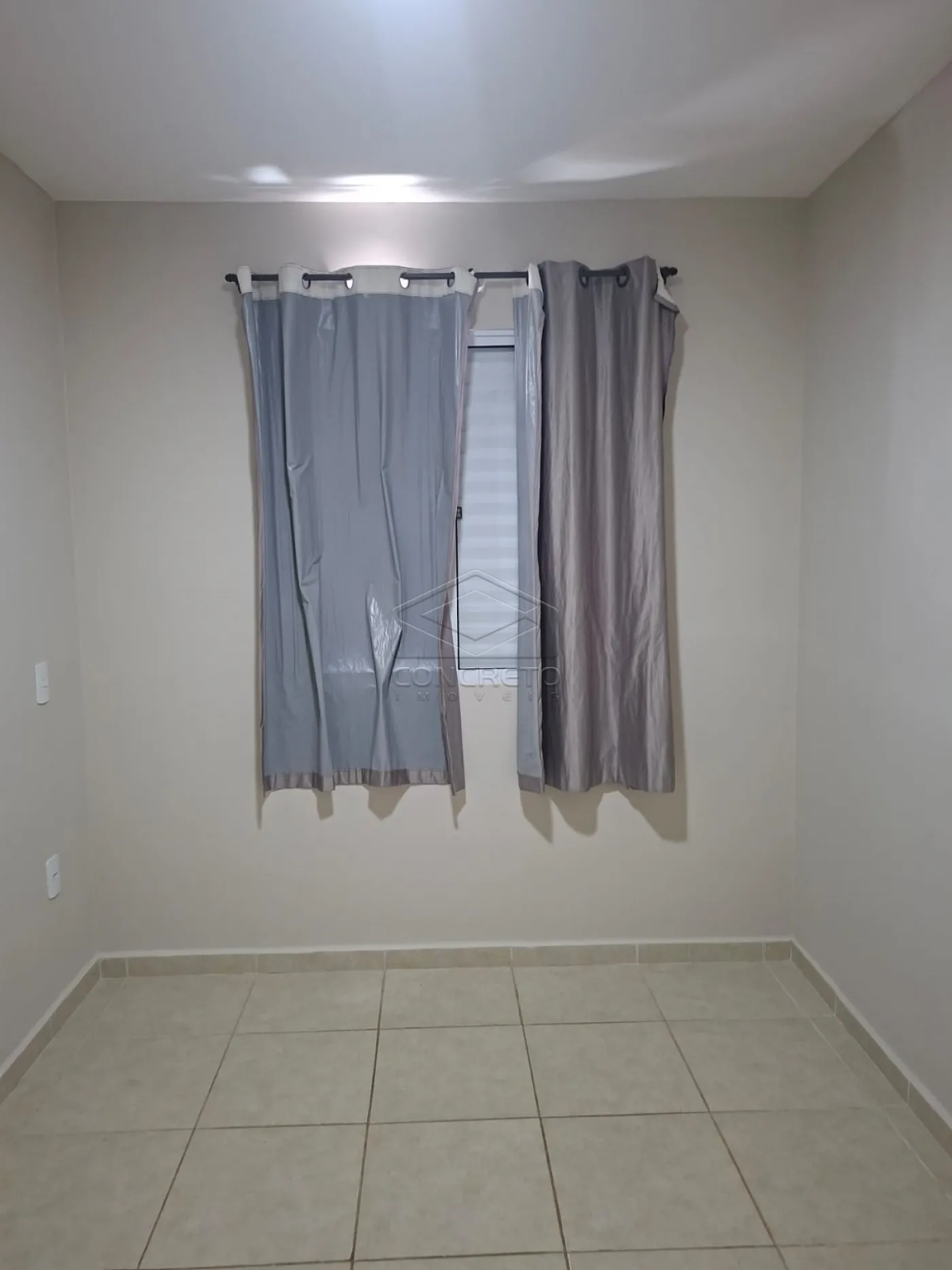 Alugar Apartamento / Mobiliado em Len&ccedil;&oacute;is Paulista R$ 1.950,00 - Foto 2