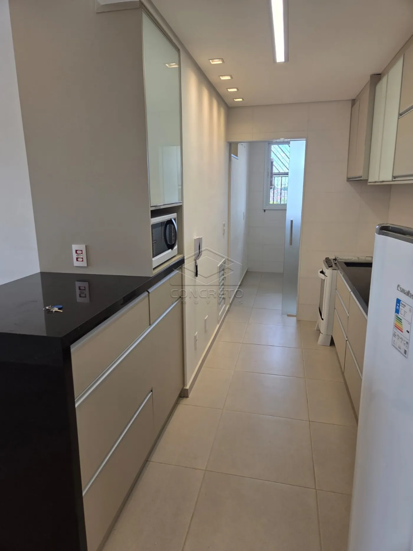 Alugar Apartamento / Padr&atilde;o em Len&ccedil;&oacute;is Paulista R$ 3.300,00 - Foto 1