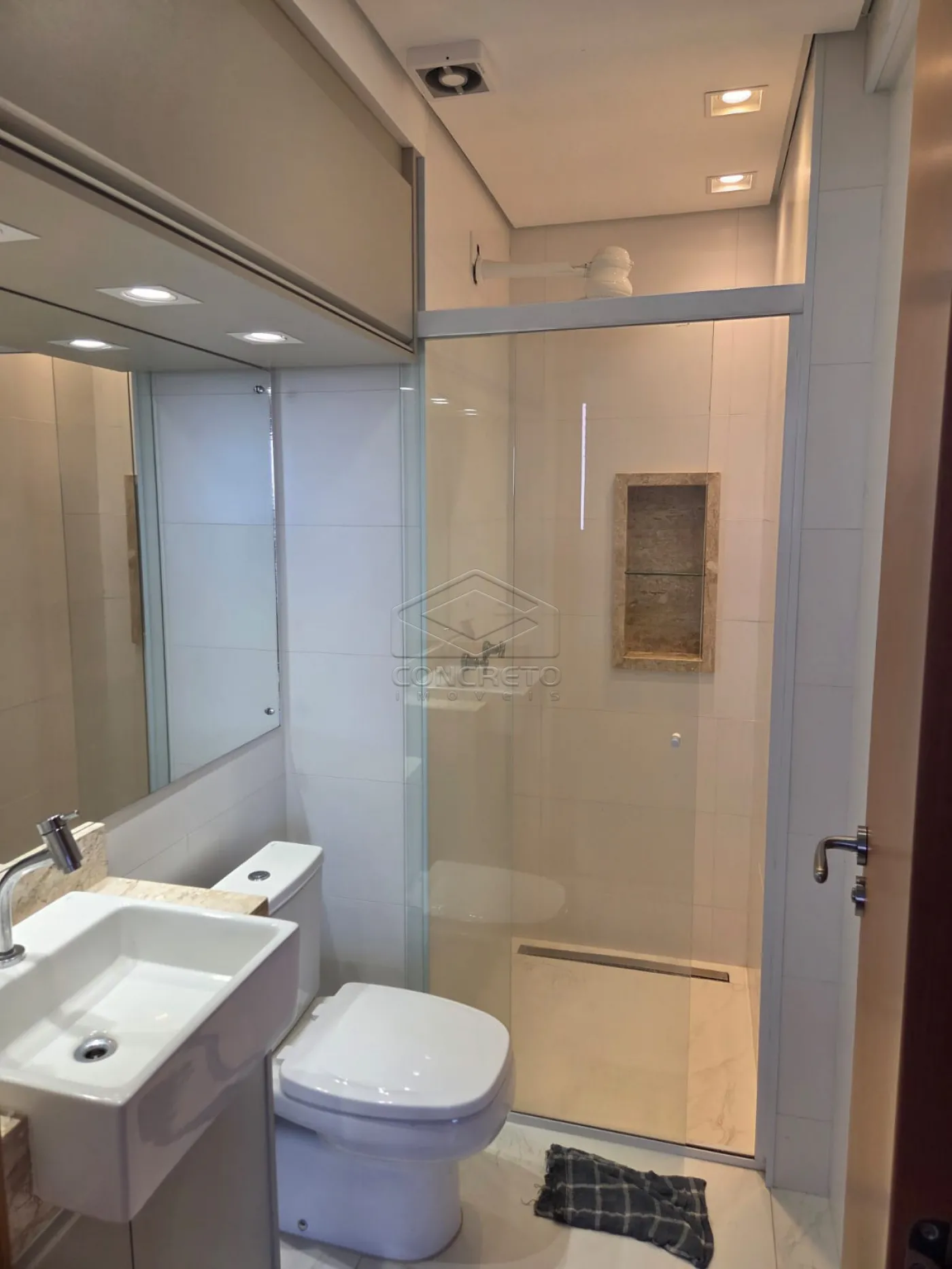 Alugar Apartamento / Padr&atilde;o em Len&ccedil;&oacute;is Paulista R$ 3.300,00 - Foto 2