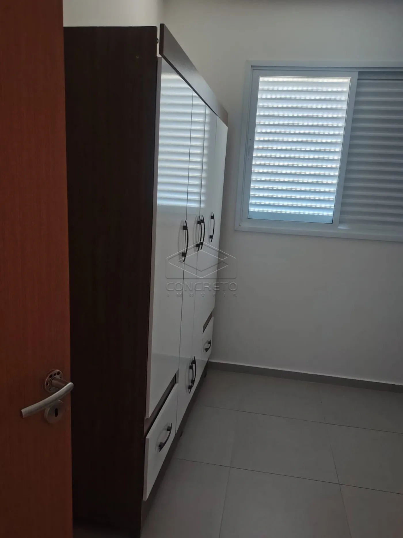 Alugar Apartamento / Padr&atilde;o em Len&ccedil;&oacute;is Paulista R$ 2.800,00 - Foto 4