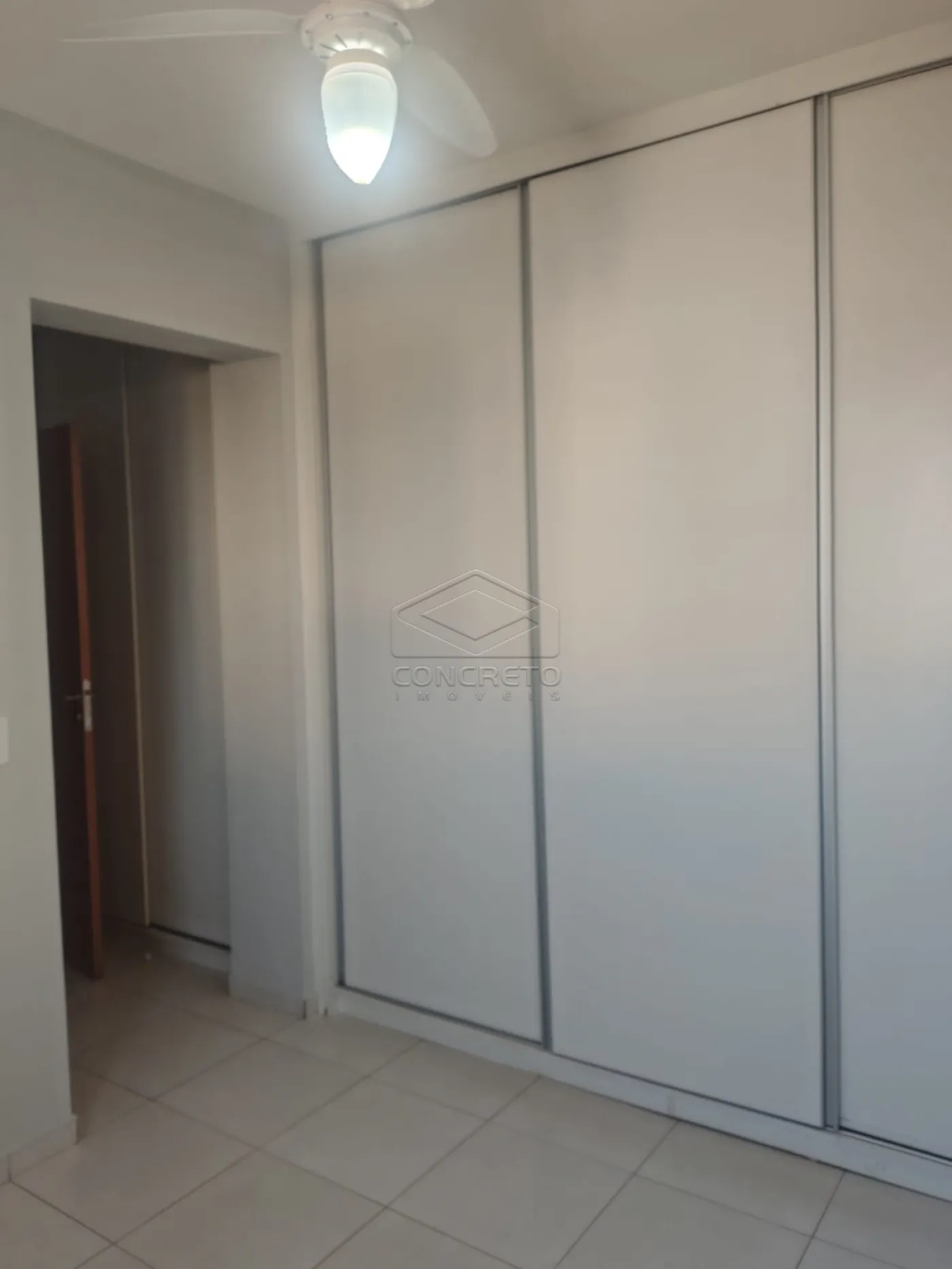 Alugar Apartamento / Padr&atilde;o em Len&ccedil;&oacute;is Paulista R$ 2.500,00 - Foto 3