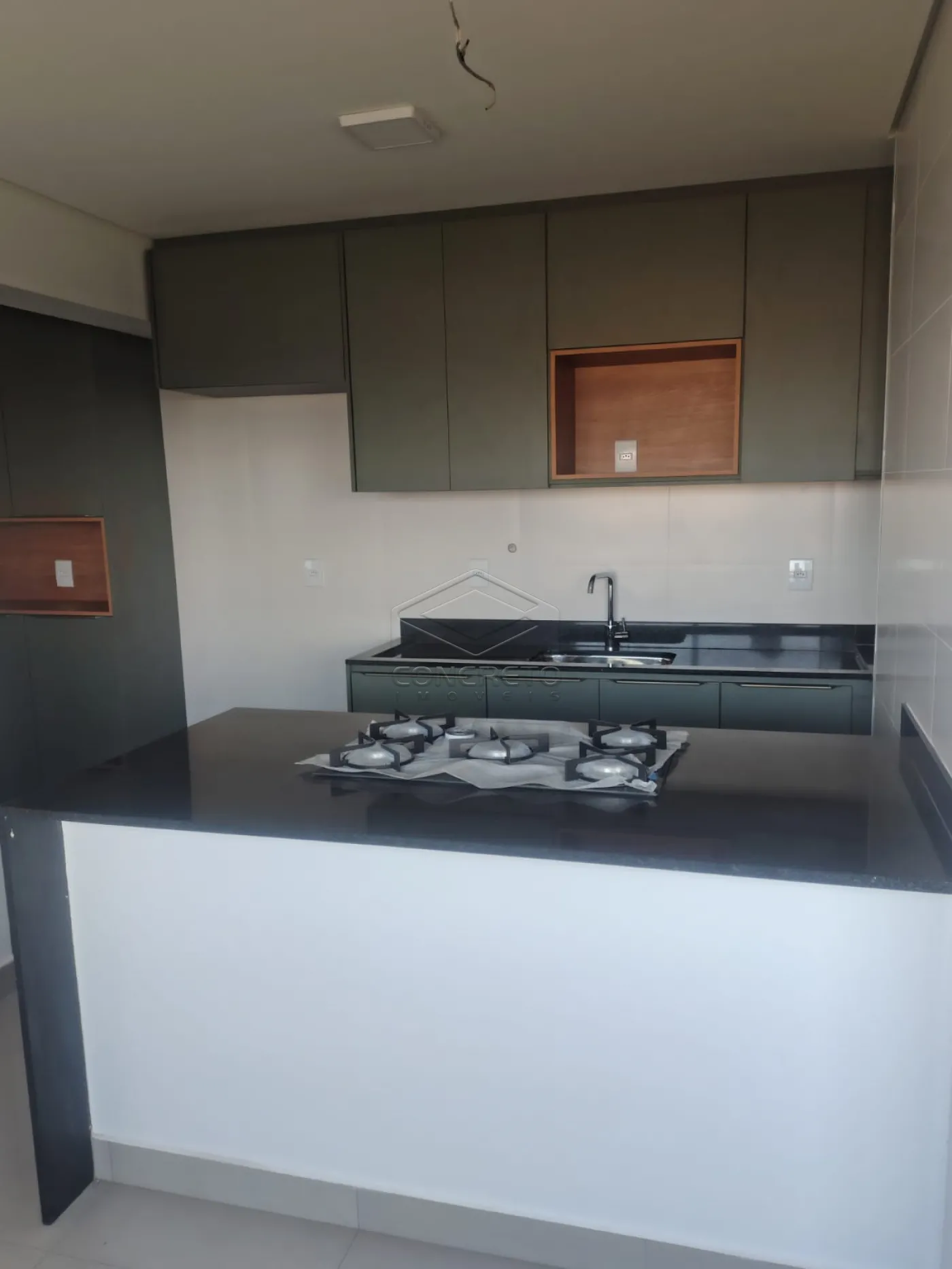 Alugar Apartamento / Mobiliado em Len&ccedil;&oacute;is Paulista R$ 3.800,00 - Foto 2