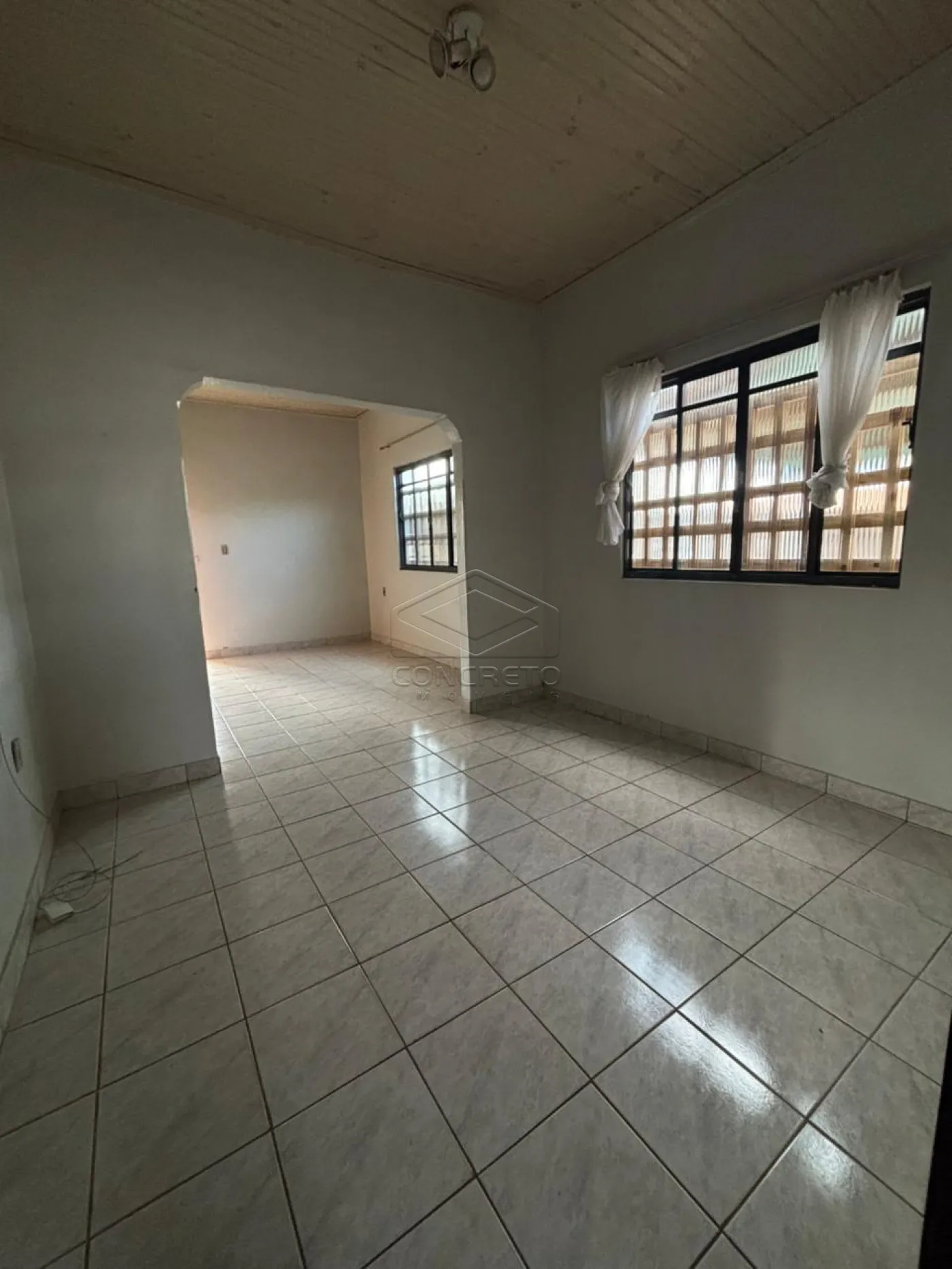Alugar Casa / Resid&ecirc;ncia em Len&ccedil;&oacute;is Paulista R$ 2.000,00 - Foto 2